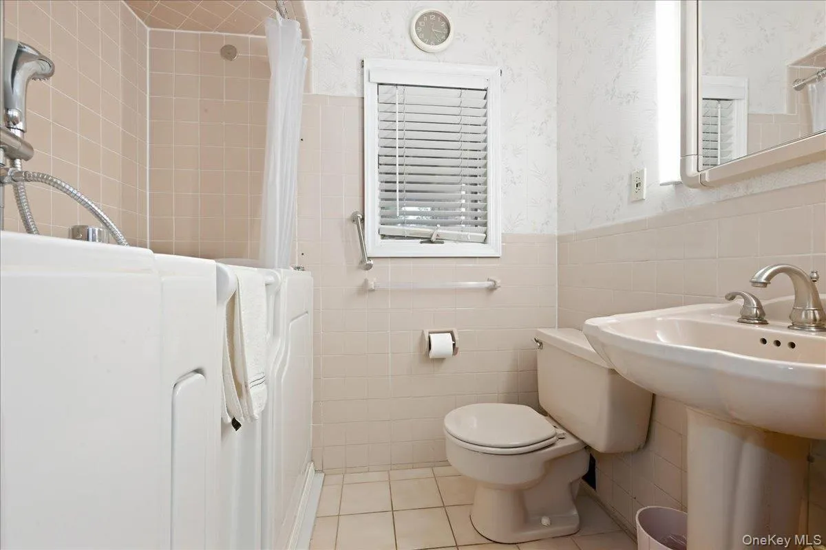4001 Wicks Avenue, Hempstead, NY, 6 Bedrooms Bedrooms, 9 Rooms Rooms,2 BathroomsBathrooms,Residential,For Rent,Wicks,0,1053758 4001 Wicks Avenue, Hempstead, NY, 6 Bedrooms Bedrooms, 9 Rooms Rooms,2 BathroomsBathrooms,Residential,For Rent,Wicks,0,1053758