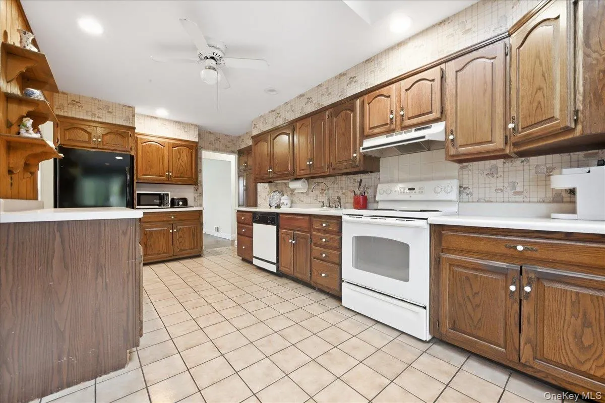 4001 Wicks Avenue, Hempstead, NY, 6 Bedrooms Bedrooms, 9 Rooms Rooms,2 BathroomsBathrooms,Residential,For Rent,Wicks,0,1053758 4001 Wicks Avenue, Hempstead, NY, 6 Bedrooms Bedrooms, 9 Rooms Rooms,2 BathroomsBathrooms,Residential,For Rent,Wicks,0,1053758