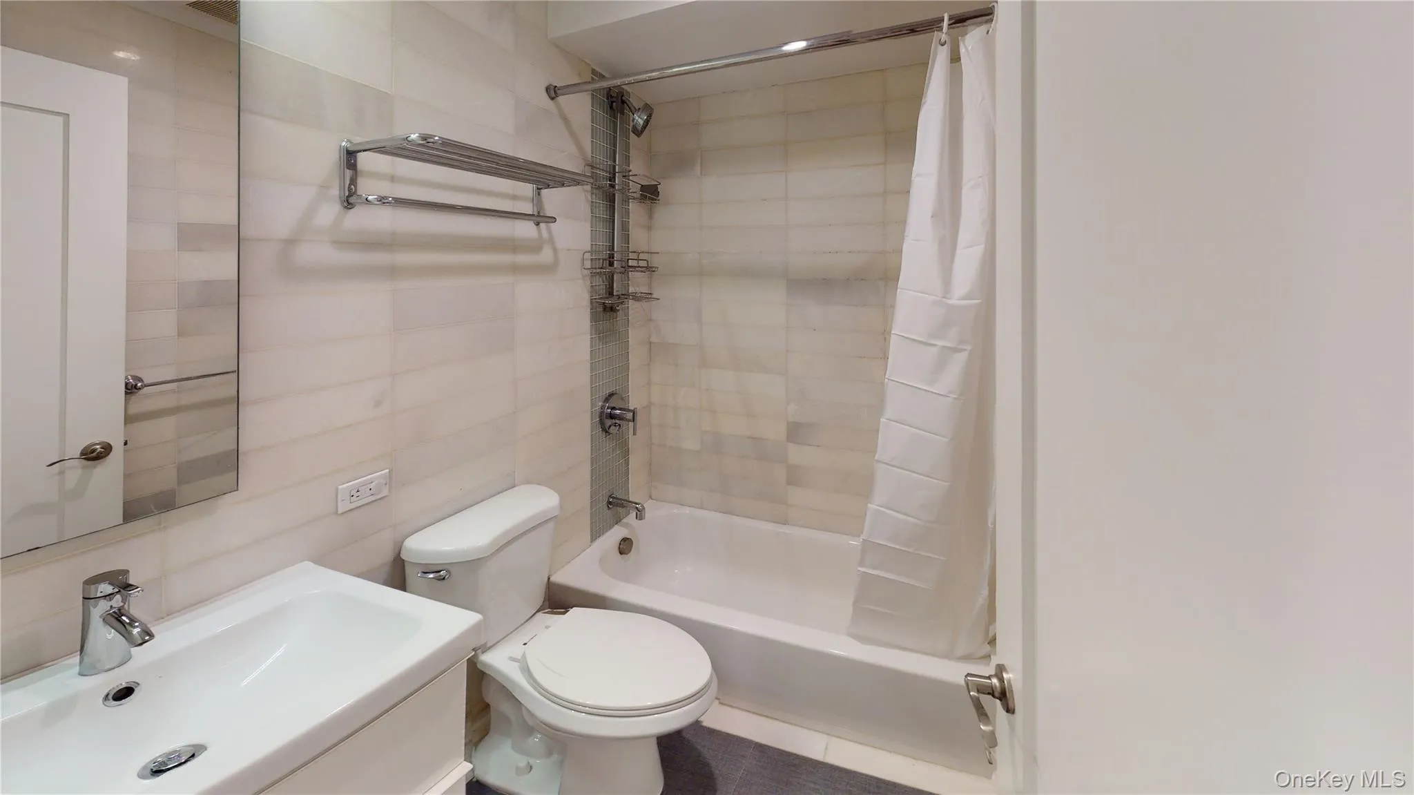 278 Burns Street, New York, NY, 3 Bedrooms Bedrooms, 5 Rooms Rooms,2 BathroomsBathrooms,Residential Lease,For Rent,Burns,0,1053772 278 Burns Street, New York, NY, 3 Bedrooms Bedrooms, 5 Rooms Rooms,2 BathroomsBathrooms,Residential Lease,For Rent,Burns,0,1053772