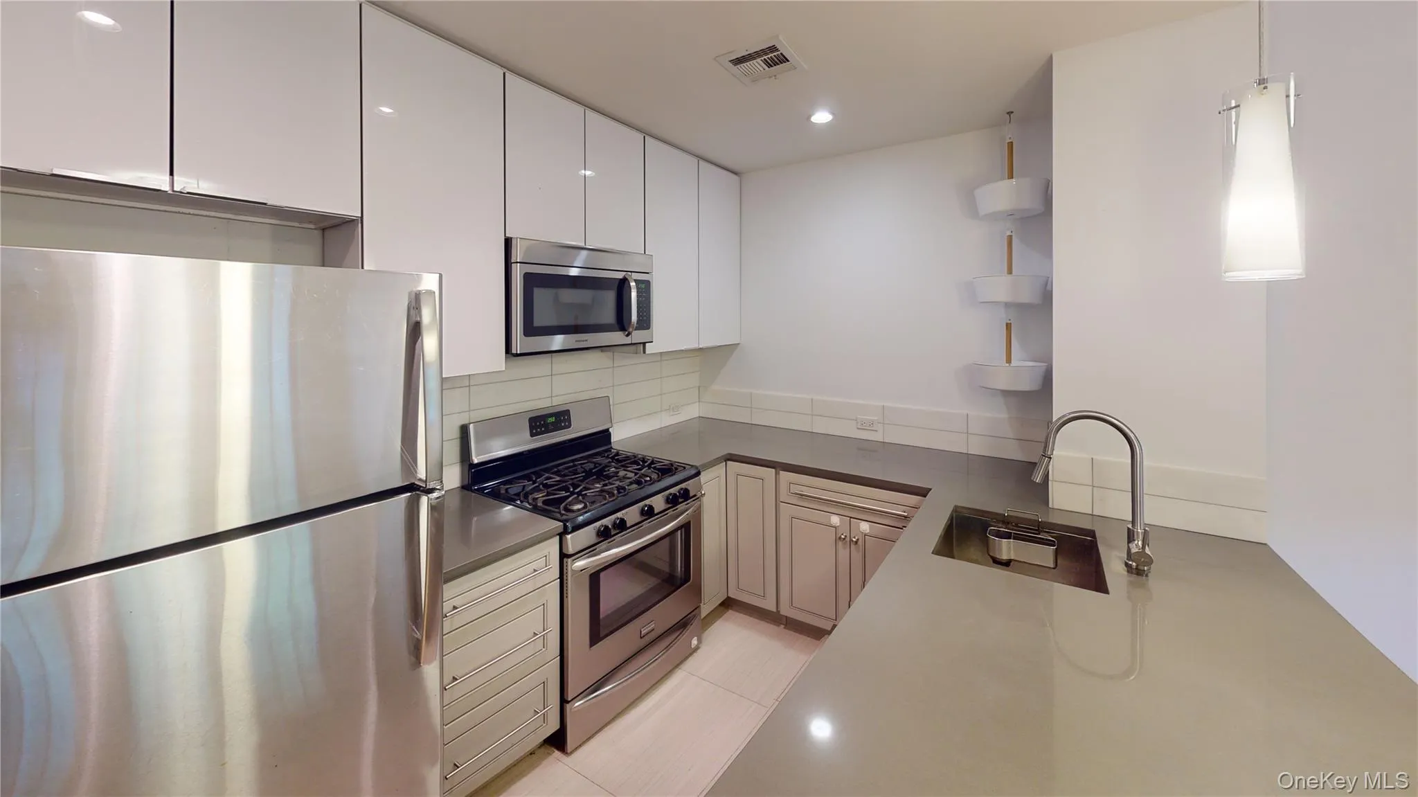 278 Burns Street, New York, NY, 3 Bedrooms Bedrooms, 5 Rooms Rooms,2 BathroomsBathrooms,Residential Lease,For Rent,Burns,0,1053772 278 Burns Street, New York, NY, 3 Bedrooms Bedrooms, 5 Rooms Rooms,2 BathroomsBathrooms,Residential Lease,For Rent,Burns,0,1053772
