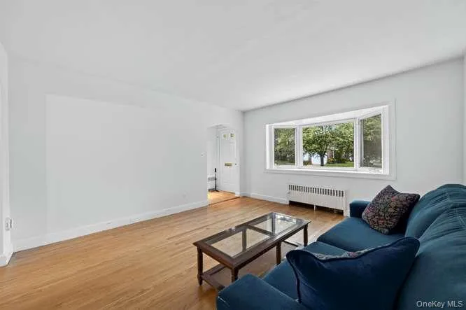 48 Maple Drive, North Hempstead, NY, 3 Bedrooms Bedrooms, 8 Rooms Rooms,2 BathroomsBathrooms,Residential,For Rent,Maple,0,1053773 48 Maple Drive, North Hempstead, NY, 3 Bedrooms Bedrooms, 8 Rooms Rooms,2 BathroomsBathrooms,Residential,For Rent,Maple,0,1053773