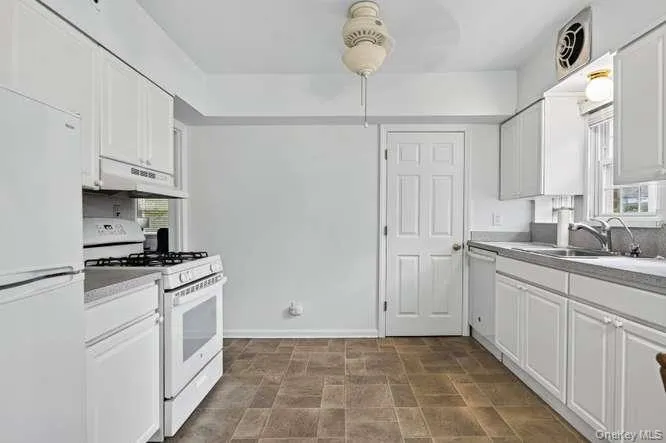48 Maple Drive, North Hempstead, NY, 3 Bedrooms Bedrooms, 8 Rooms Rooms,2 BathroomsBathrooms,Residential,For Rent,Maple,0,1053773 48 Maple Drive, North Hempstead, NY, 3 Bedrooms Bedrooms, 8 Rooms Rooms,2 BathroomsBathrooms,Residential,For Rent,Maple,0,1053773
