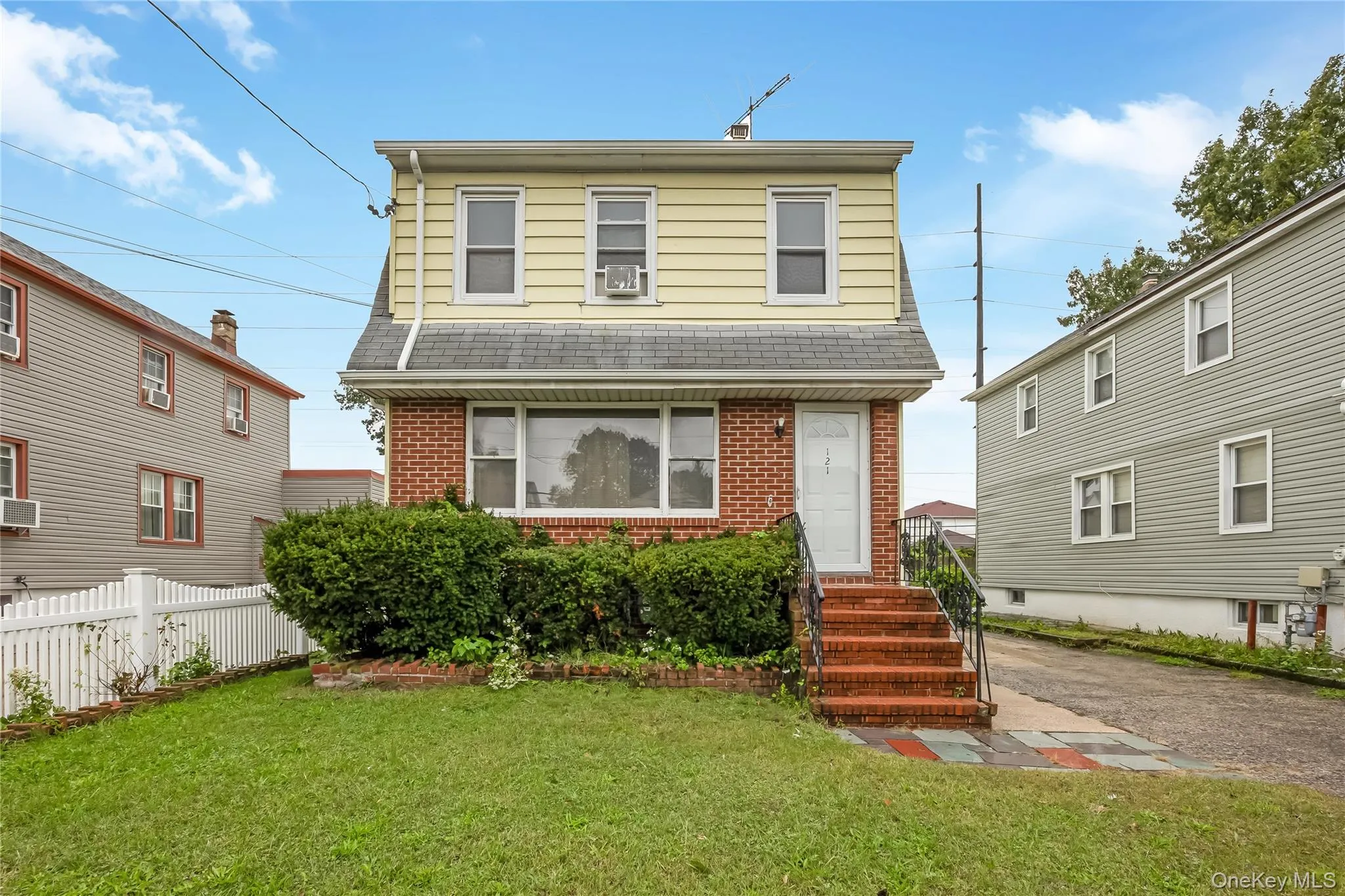 121 Cochran Place, Hempstead, NY, 4 Bedrooms Bedrooms, 10 Rooms Rooms,2 BathroomsBathrooms,Residential,For Rent,Cochran,0,1053795 121 Cochran Place, Hempstead, NY, 4 Bedrooms Bedrooms, 10 Rooms Rooms,2 BathroomsBathrooms,Residential,For Rent,Cochran,0,1053795