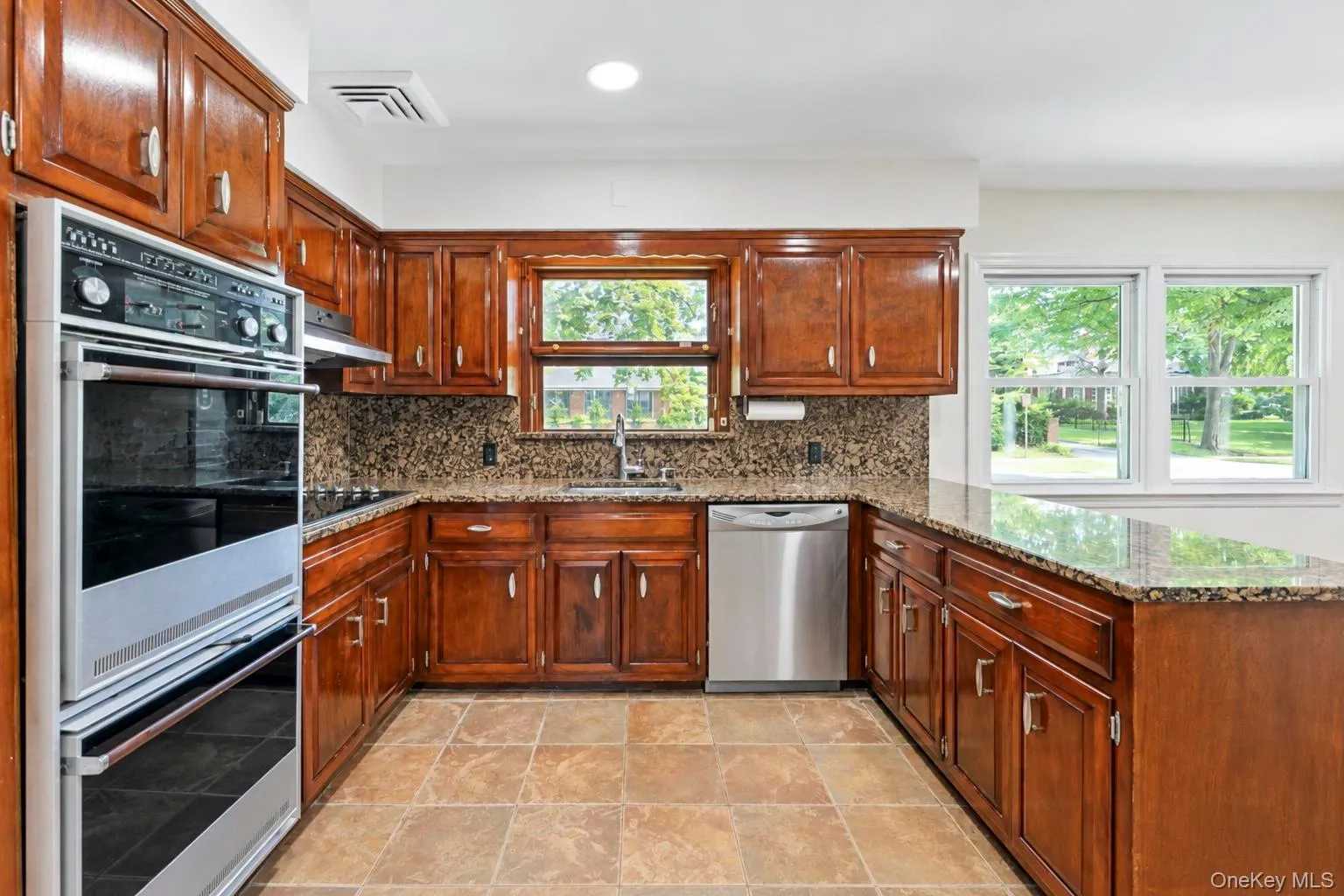 12 Arleigh Road, North Hempstead, NY, 5 Bedroom Bedrooms, 12 Room Rooms,3 BathroomBathrooms,Residential Lease,For Rent,Arleigh,0,1053798 12 Arleigh Road, North Hempstead, NY, 5 Bedroom Bedrooms, 12 Room Rooms,3 BathroomBathrooms,Residential Lease,For Rent,Arleigh,0,1053798