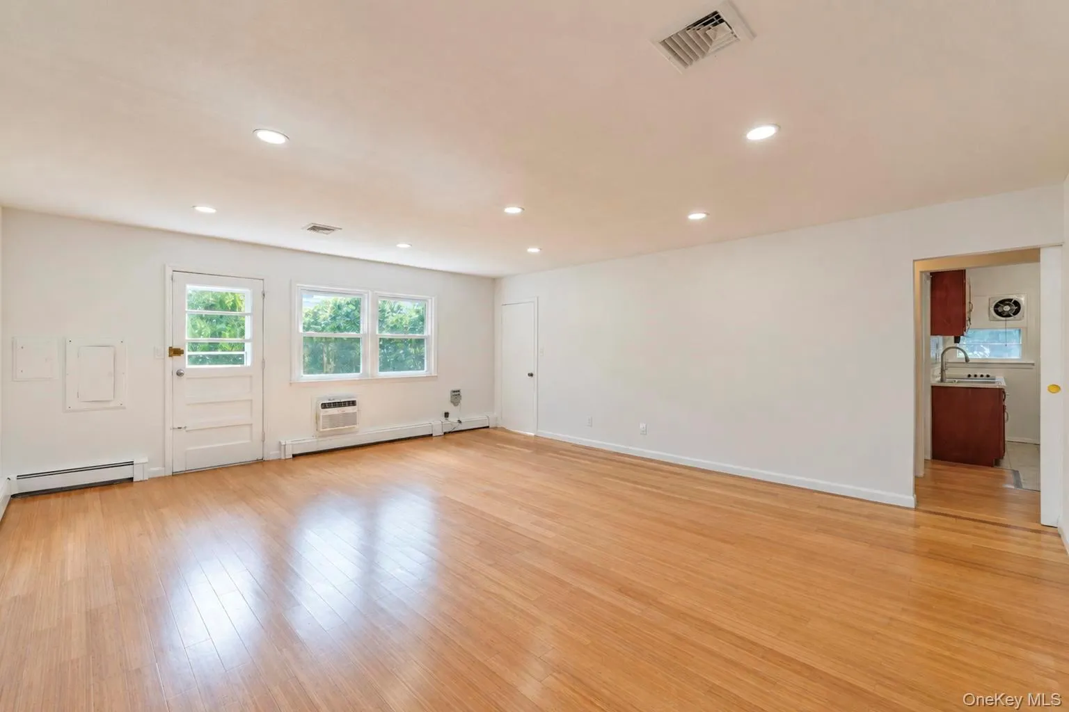 12 Arleigh Road, North Hempstead, NY, 5 Bedroom Bedrooms, 12 Room Rooms,3 BathroomBathrooms,Residential Lease,For Rent,Arleigh,0,1053798 12 Arleigh Road, North Hempstead, NY, 5 Bedroom Bedrooms, 12 Room Rooms,3 BathroomBathrooms,Residential Lease,For Rent,Arleigh,0,1053798