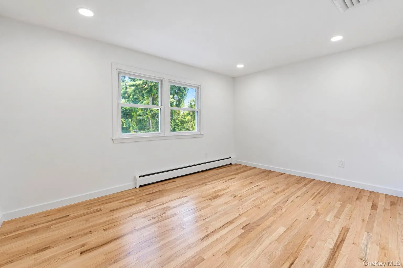 12 Arleigh Road, North Hempstead, NY, 5 Bedroom Bedrooms, 12 Room Rooms,3 BathroomBathrooms,Residential Lease,For Rent,Arleigh,0,1053798 12 Arleigh Road, North Hempstead, NY, 5 Bedroom Bedrooms, 12 Room Rooms,3 BathroomBathrooms,Residential Lease,For Rent,Arleigh,0,1053798