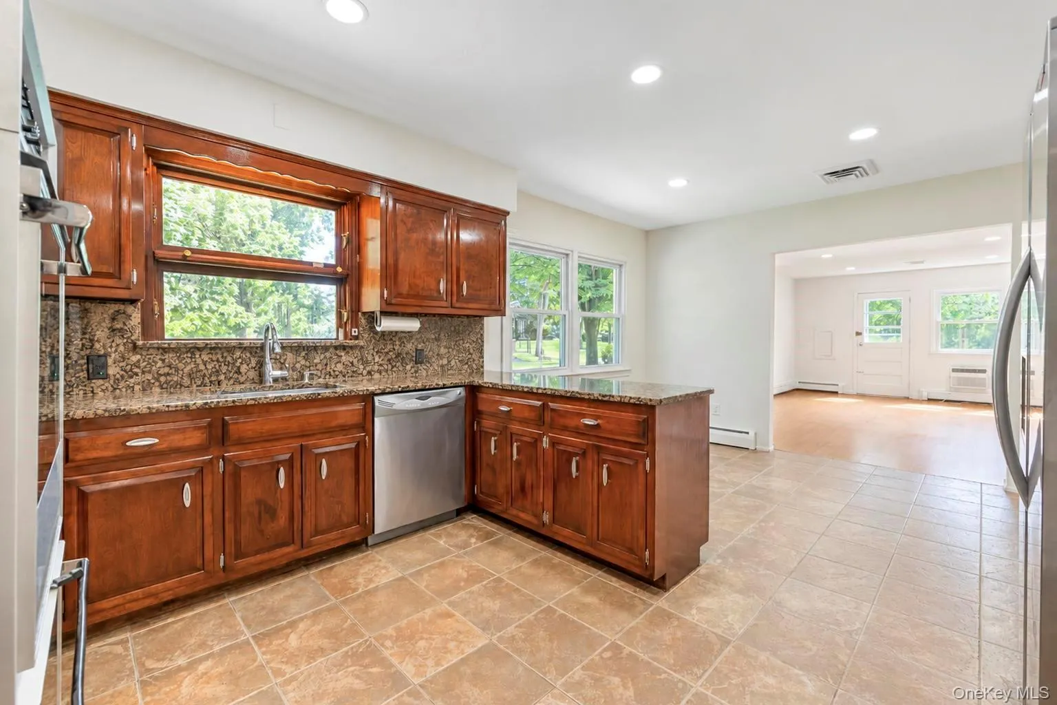 12 Arleigh Road, North Hempstead, NY, 5 Bedroom Bedrooms, 12 Room Rooms,3 BathroomBathrooms,Residential Lease,For Rent,Arleigh,0,1053798 12 Arleigh Road, North Hempstead, NY, 5 Bedroom Bedrooms, 12 Room Rooms,3 BathroomBathrooms,Residential Lease,For Rent,Arleigh,0,1053798