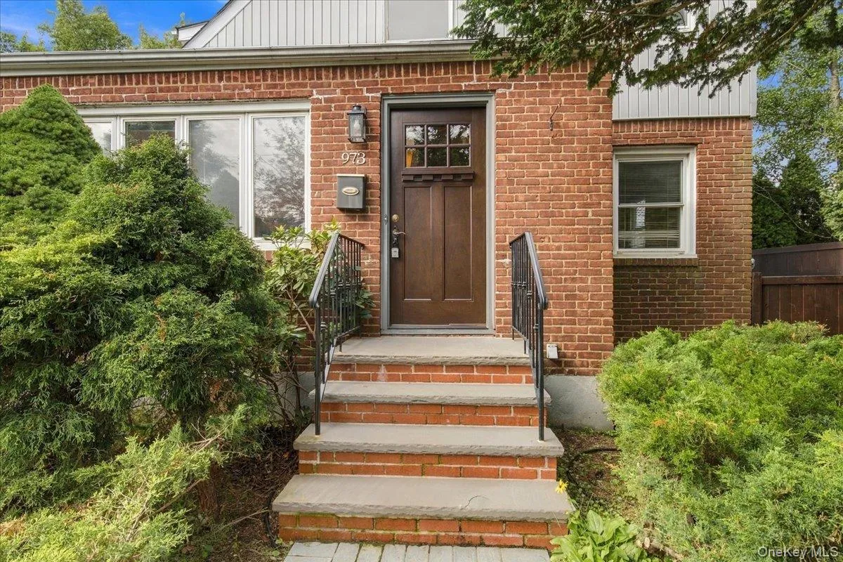 973 3rd Street, North Hempstead, NY, 4 Bedrooms Bedrooms, 6 Rooms Rooms,3 BathroomsBathrooms,Residential,For Rent,3rd,0,1053805 973 3rd Street, North Hempstead, NY, 4 Bedrooms Bedrooms, 6 Rooms Rooms,3 BathroomsBathrooms,Residential,For Rent,3rd,0,1053805