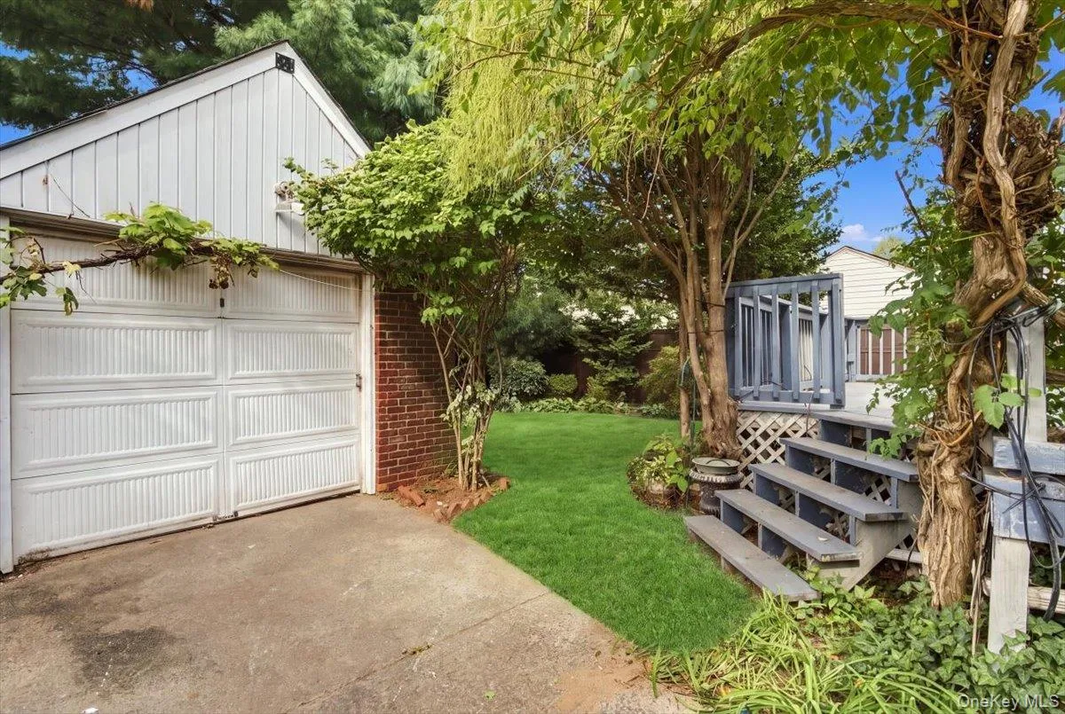 973 3rd Street, North Hempstead, NY, 4 Bedrooms Bedrooms, 6 Rooms Rooms,3 BathroomsBathrooms,Residential,For Rent,3rd,0,1053805 973 3rd Street, North Hempstead, NY, 4 Bedrooms Bedrooms, 6 Rooms Rooms,3 BathroomsBathrooms,Residential,For Rent,3rd,0,1053805