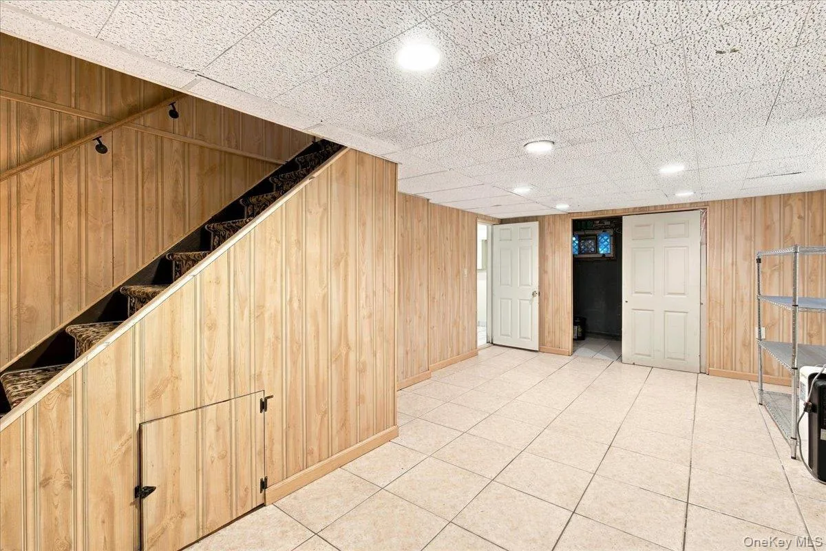 973 3rd Street, North Hempstead, NY, 4 Bedrooms Bedrooms, 6 Rooms Rooms,3 BathroomsBathrooms,Residential,For Rent,3rd,0,1053805 973 3rd Street, North Hempstead, NY, 4 Bedrooms Bedrooms, 6 Rooms Rooms,3 BathroomsBathrooms,Residential,For Rent,3rd,0,1053805