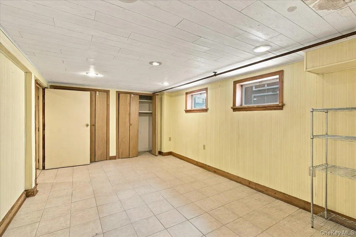 973 3rd Street, North Hempstead, NY, 4 Bedrooms Bedrooms, 6 Rooms Rooms,3 BathroomsBathrooms,Residential,For Rent,3rd,0,1053805 973 3rd Street, North Hempstead, NY, 4 Bedrooms Bedrooms, 6 Rooms Rooms,3 BathroomsBathrooms,Residential,For Rent,3rd,0,1053805