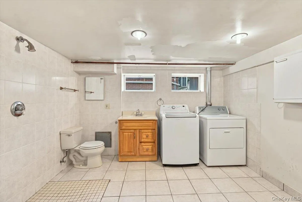 973 3rd Street, North Hempstead, NY, 4 Bedrooms Bedrooms, 6 Rooms Rooms,3 BathroomsBathrooms,Residential,For Rent,3rd,0,1053805 973 3rd Street, North Hempstead, NY, 4 Bedrooms Bedrooms, 6 Rooms Rooms,3 BathroomsBathrooms,Residential,For Rent,3rd,0,1053805