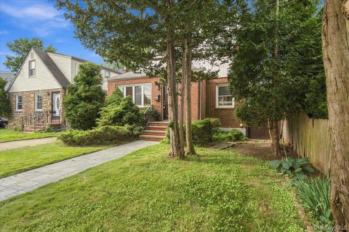 973 3rd Street, North Hempstead, NY, 4 Bedrooms Bedrooms, 6 Rooms Rooms,3 BathroomsBathrooms,Residential,For Rent,3rd,0,1053805 973 3rd Street, North Hempstead, NY, 4 Bedrooms Bedrooms, 6 Rooms Rooms,3 BathroomsBathrooms,Residential,For Rent,3rd,0,1053805