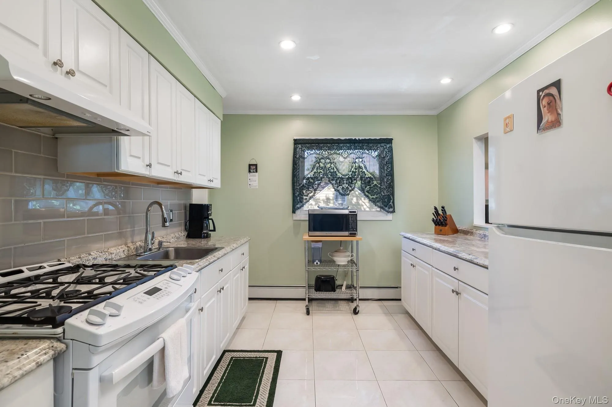 1647 Straight Path, Babylon, NY, 4 Bedrooms Bedrooms, 10 Rooms Rooms,2 BathroomsBathrooms,Residential,For Rent,Straight,0,1053816 1647 Straight Path, Babylon, NY, 4 Bedrooms Bedrooms, 10 Rooms Rooms,2 BathroomsBathrooms,Residential,For Rent,Straight,0,1053816