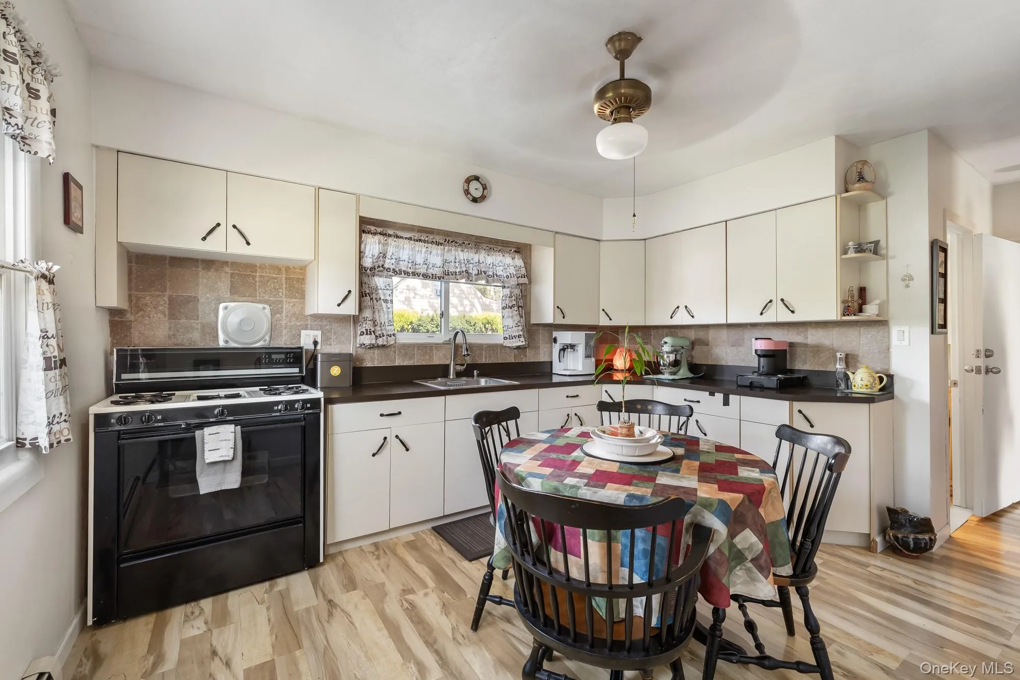 1647 Straight Path, Babylon, NY, 4 Bedrooms Bedrooms, 10 Rooms Rooms,2 BathroomsBathrooms,Residential,For Rent,Straight,0,1053816 1647 Straight Path, Babylon, NY, 4 Bedrooms Bedrooms, 10 Rooms Rooms,2 BathroomsBathrooms,Residential,For Rent,Straight,0,1053816