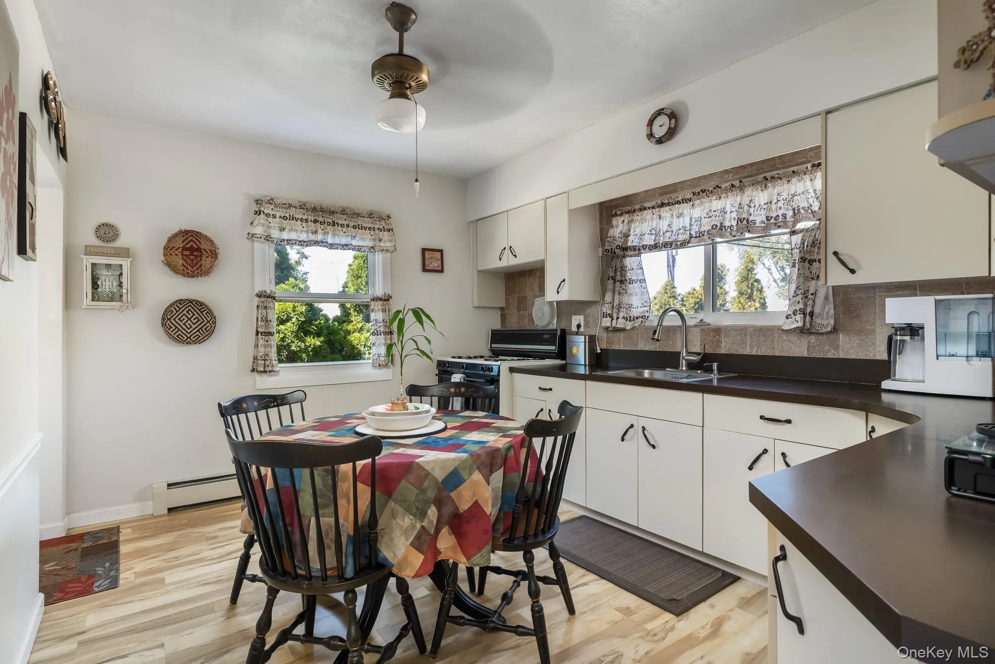 1647 Straight Path, Babylon, NY, 4 Bedrooms Bedrooms, 10 Rooms Rooms,2 BathroomsBathrooms,Residential,For Rent,Straight,0,1053816 1647 Straight Path, Babylon, NY, 4 Bedrooms Bedrooms, 10 Rooms Rooms,2 BathroomsBathrooms,Residential,For Rent,Straight,0,1053816