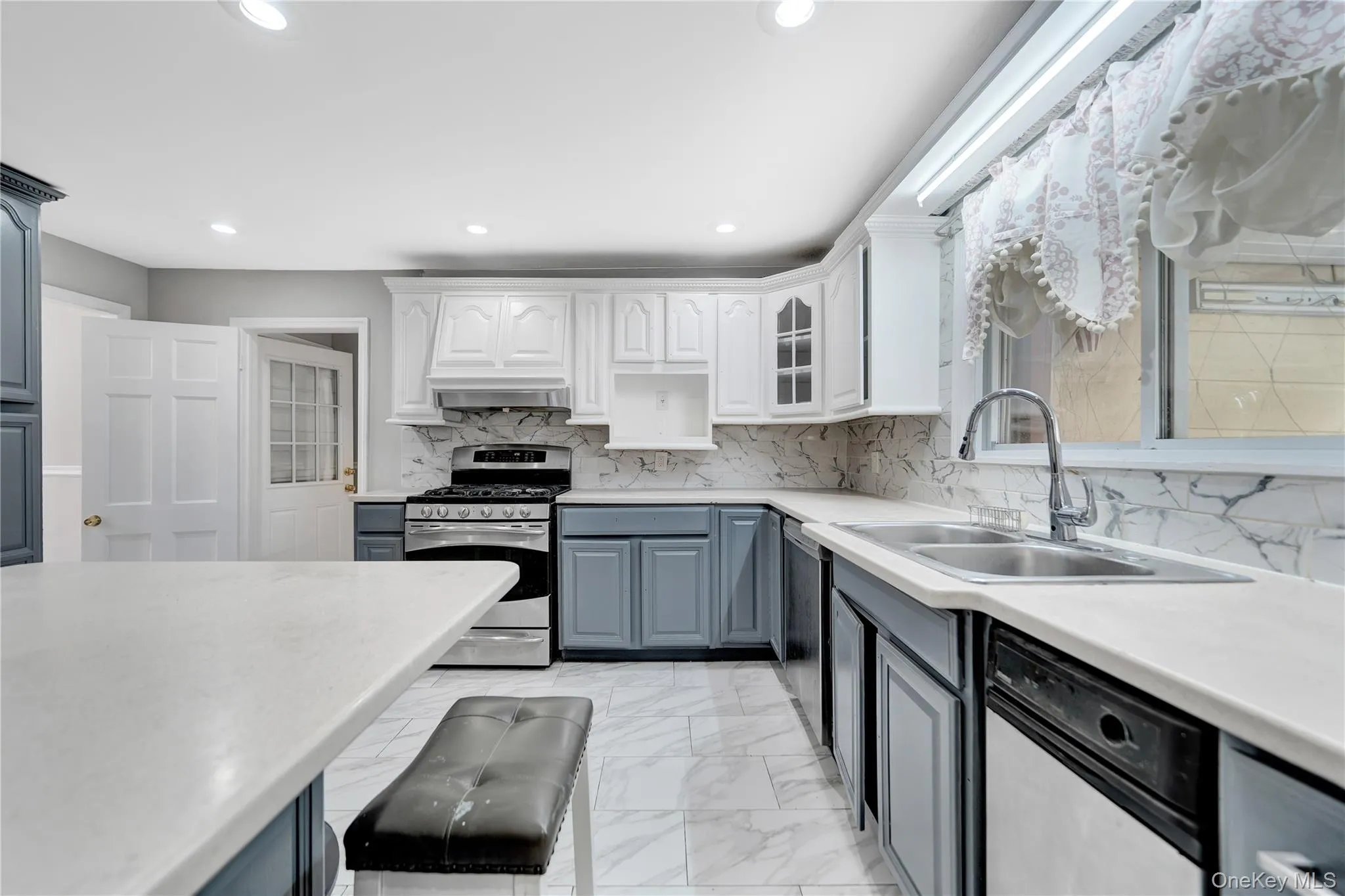 8865 192nd Street, New York, NY, 7 Bedroom Bedrooms, 15 Room Rooms,3 BathroomBathrooms,Residential Lease,For Rent,192nd,0,1053826 8865 192nd Street, New York, NY, 7 Bedroom Bedrooms, 15 Room Rooms,3 BathroomBathrooms,Residential Lease,For Rent,192nd,0,1053826