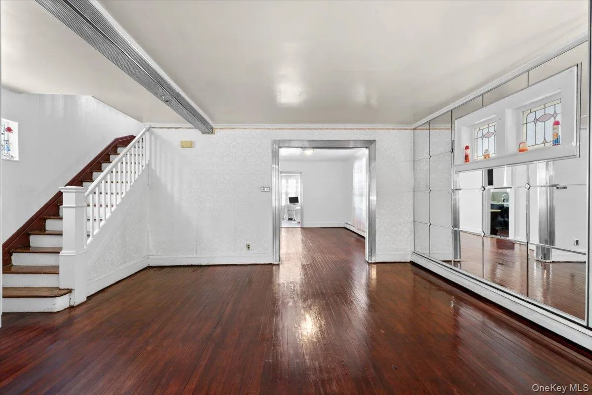195-12 Mc Laughlin Avenue, New York, NY, 4 Bedrooms Bedrooms, 12 Rooms Rooms,2 BathroomsBathrooms,Residential,For Rent,Mc Laughlin,0,1053835 195-12 Mc Laughlin Avenue, New York, NY, 4 Bedrooms Bedrooms, 12 Rooms Rooms,2 BathroomsBathrooms,Residential,For Rent,Mc Laughlin,0,1053835