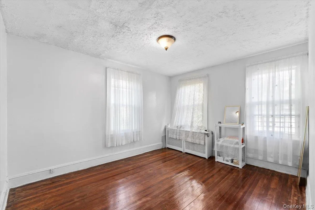 195-12 Mc Laughlin Avenue, New York, NY, 4 Bedrooms Bedrooms, 12 Rooms Rooms,2 BathroomsBathrooms,Residential,For Rent,Mc Laughlin,0,1053835 195-12 Mc Laughlin Avenue, New York, NY, 4 Bedrooms Bedrooms, 12 Rooms Rooms,2 BathroomsBathrooms,Residential,For Rent,Mc Laughlin,0,1053835