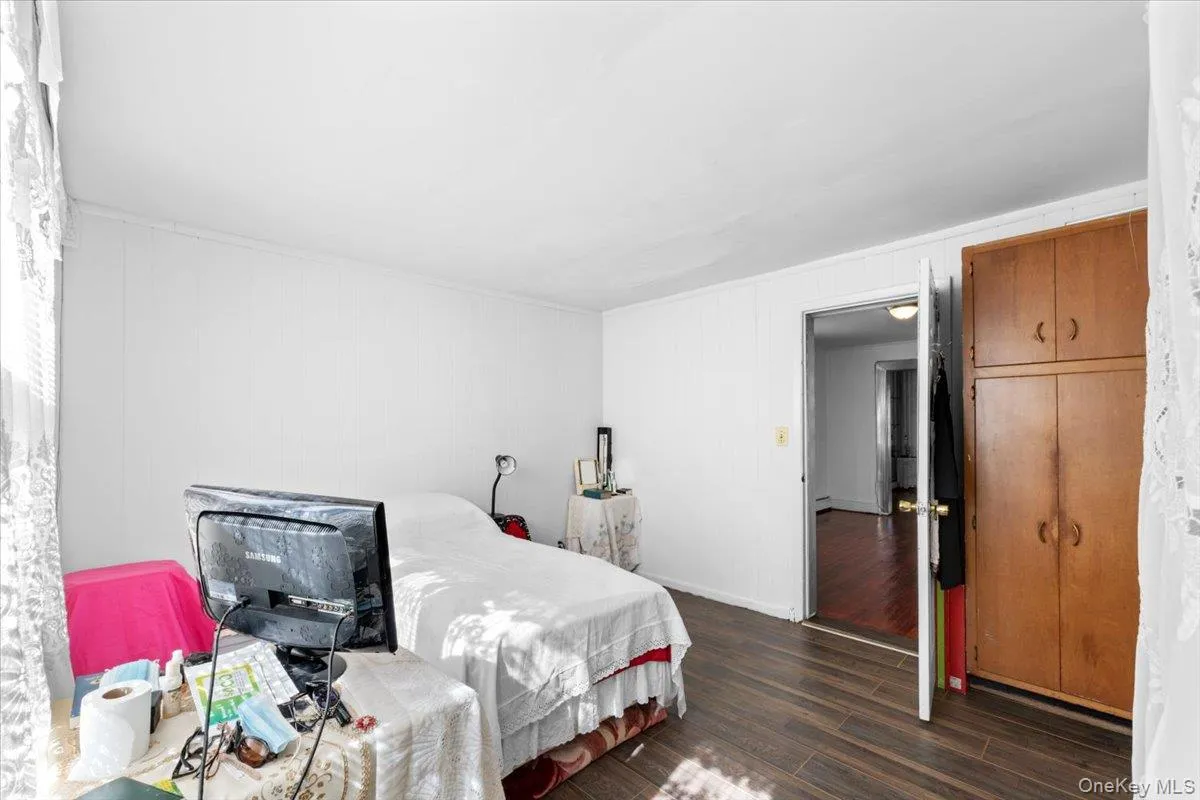 195-12 Mc Laughlin Avenue, New York, NY, 4 Bedrooms Bedrooms, 12 Rooms Rooms,2 BathroomsBathrooms,Residential,For Rent,Mc Laughlin,0,1053835 195-12 Mc Laughlin Avenue, New York, NY, 4 Bedrooms Bedrooms, 12 Rooms Rooms,2 BathroomsBathrooms,Residential,For Rent,Mc Laughlin,0,1053835