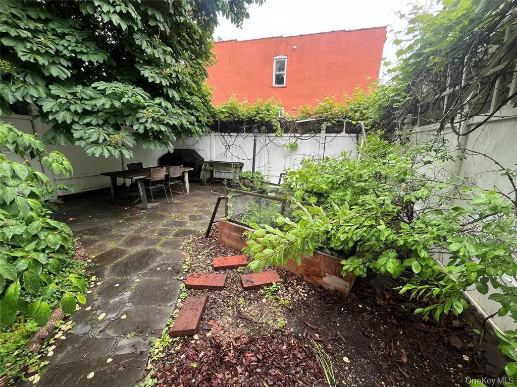 99-22 34th Ave, New York, NY, 3 Bedroom Bedrooms, 6 Room Rooms,1 BathroomBathrooms,Residential Lease,For Rent,34th Ave,0,1053843 99-22 34th Ave, New York, NY, 3 Bedroom Bedrooms, 6 Room Rooms,1 BathroomBathrooms,Residential Lease,For Rent,34th Ave,0,1053843