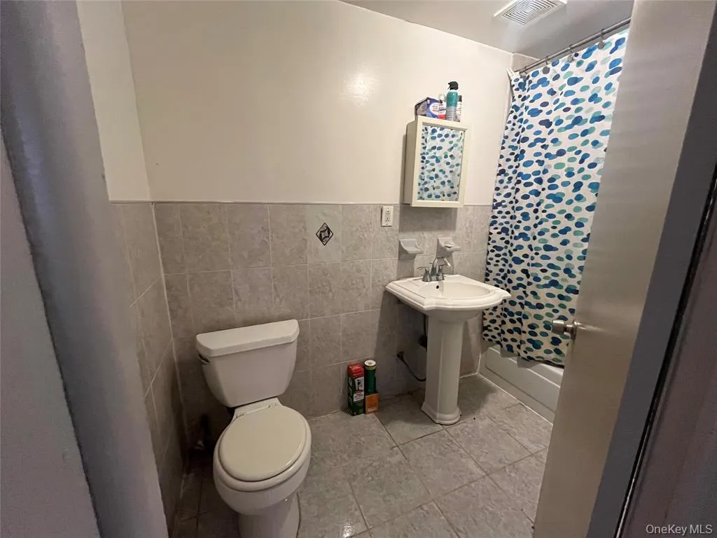 99-22 34th Ave, New York, NY, 3 Bedroom Bedrooms, 6 Room Rooms,1 BathroomBathrooms,Residential Lease,For Rent,34th Ave,0,1053843 99-22 34th Ave, New York, NY, 3 Bedroom Bedrooms, 6 Room Rooms,1 BathroomBathrooms,Residential Lease,For Rent,34th Ave,0,1053843