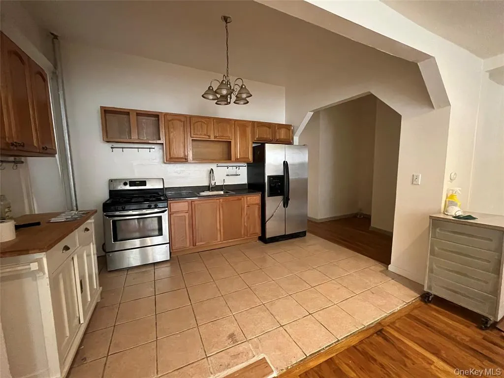 99-22 34th Ave, New York, NY, 3 Bedroom Bedrooms, 6 Room Rooms,1 BathroomBathrooms,Residential Lease,For Rent,34th Ave,0,1053843 99-22 34th Ave, New York, NY, 3 Bedroom Bedrooms, 6 Room Rooms,1 BathroomBathrooms,Residential Lease,For Rent,34th Ave,0,1053843