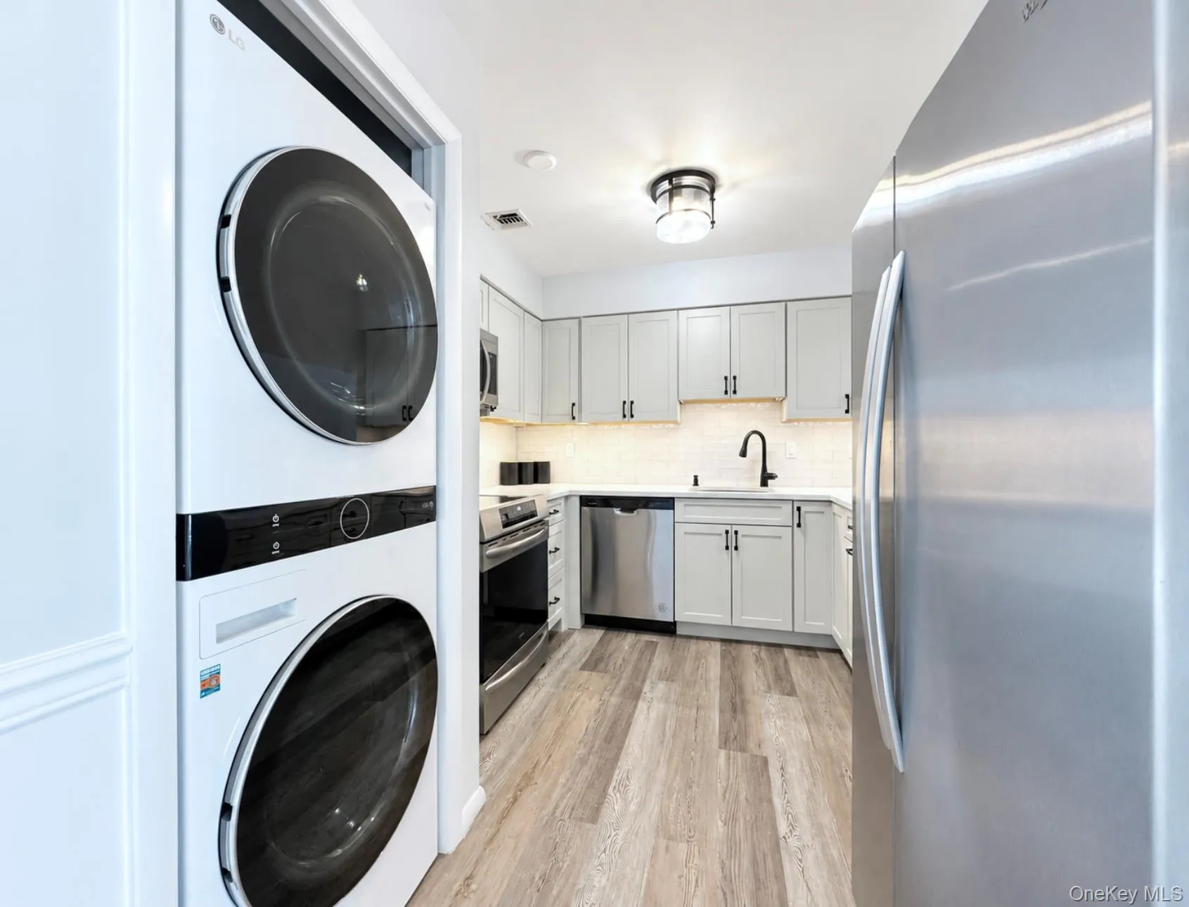 162 Cambridge Drive, Babylon, NY, 2 Bedrooms Bedrooms, 5 Rooms Rooms,1 BathroomBathrooms,Residential,For Rent,Cambridge,0,1053844 162 Cambridge Drive, Babylon, NY, 2 Bedrooms Bedrooms, 5 Rooms Rooms,1 BathroomBathrooms,Residential,For Rent,Cambridge,0,1053844