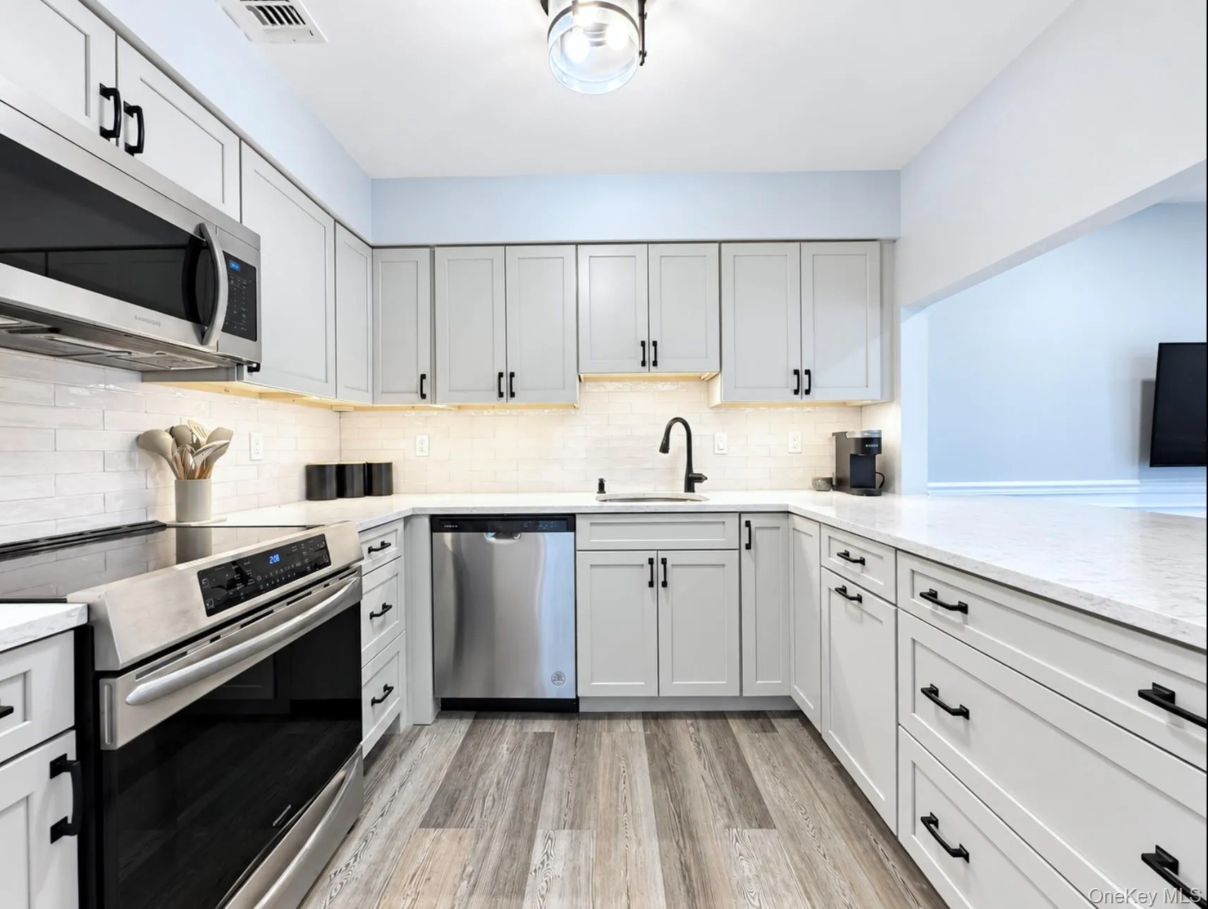 162 Cambridge Drive, Babylon, NY, 2 Bedrooms Bedrooms, 5 Rooms Rooms,1 BathroomBathrooms,Residential,For Rent,Cambridge,0,1053844 162 Cambridge Drive, Babylon, NY, 2 Bedrooms Bedrooms, 5 Rooms Rooms,1 BathroomBathrooms,Residential,For Rent,Cambridge,0,1053844