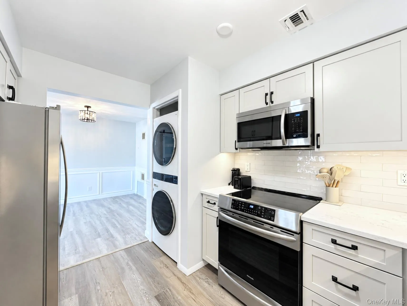 162 Cambridge Drive, Babylon, NY, 2 Bedrooms Bedrooms, 5 Rooms Rooms,1 BathroomBathrooms,Residential,For Rent,Cambridge,0,1053844 162 Cambridge Drive, Babylon, NY, 2 Bedrooms Bedrooms, 5 Rooms Rooms,1 BathroomBathrooms,Residential,For Rent,Cambridge,0,1053844