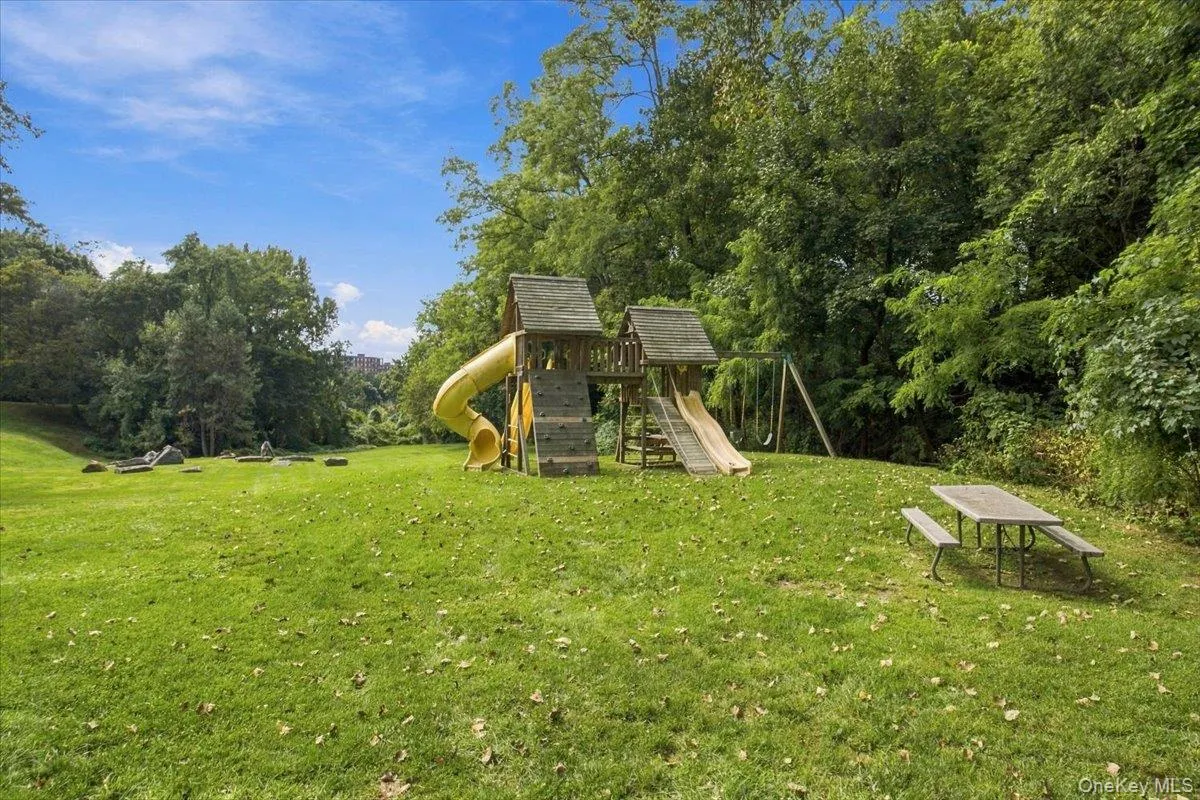 13 Knoll View, Ossining, NY, 2 Bedrooms Bedrooms, 7 Rooms Rooms,1 BathroomBathrooms,Residential,For Rent,Knoll,0,1053845 13 Knoll View, Ossining, NY, 2 Bedrooms Bedrooms, 7 Rooms Rooms,1 BathroomBathrooms,Residential,For Rent,Knoll,0,1053845
