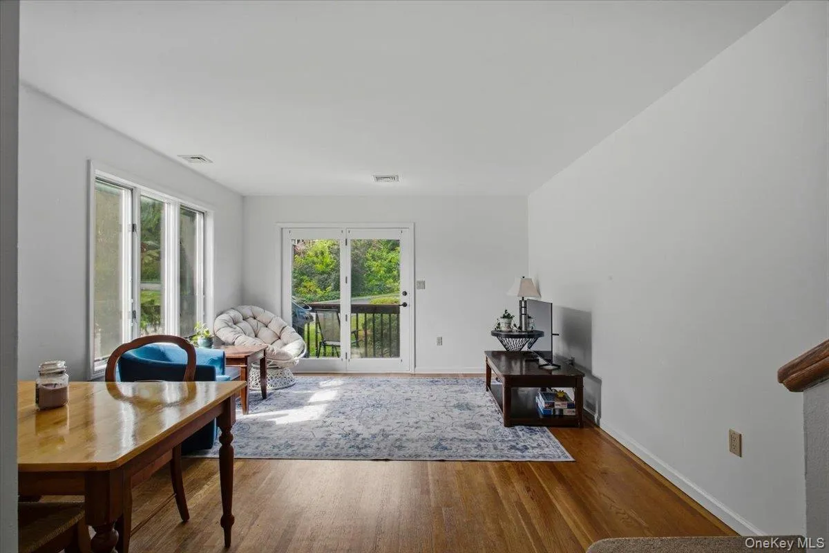 View of the living room without virtual staging. View of the living room without virtual staging.
