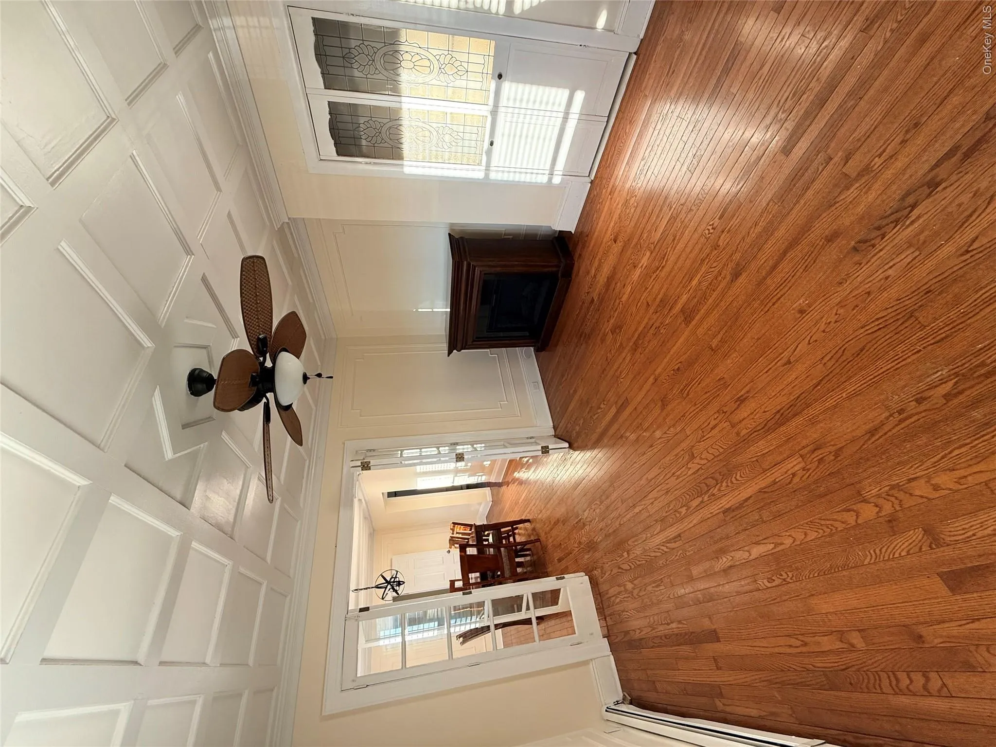 Spacious livingroom with beautiful coffered ceiling Spacious livingroom with beautiful coffered ceiling