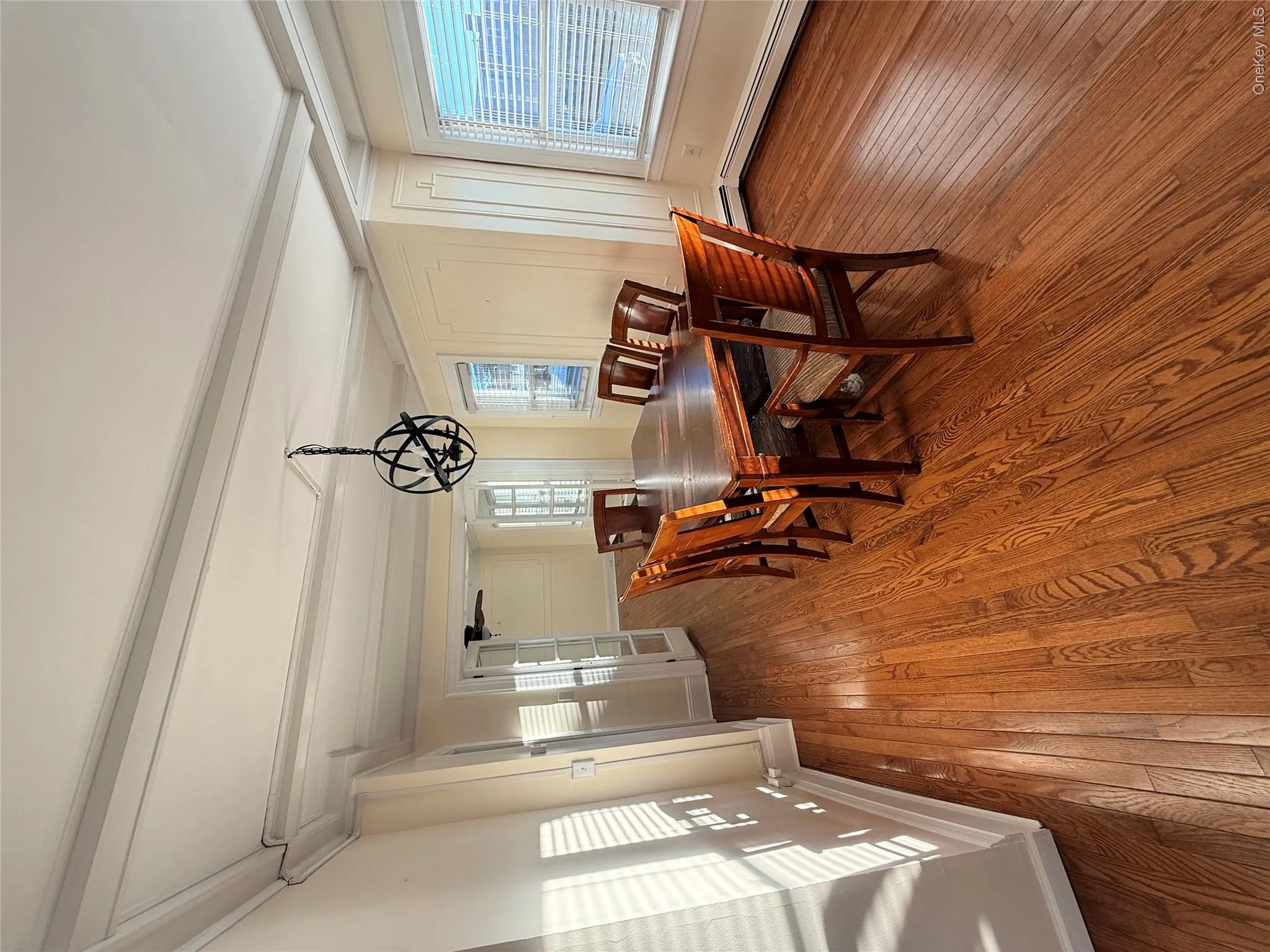 Full diningroom welcomes the family Full diningroom welcomes the family
