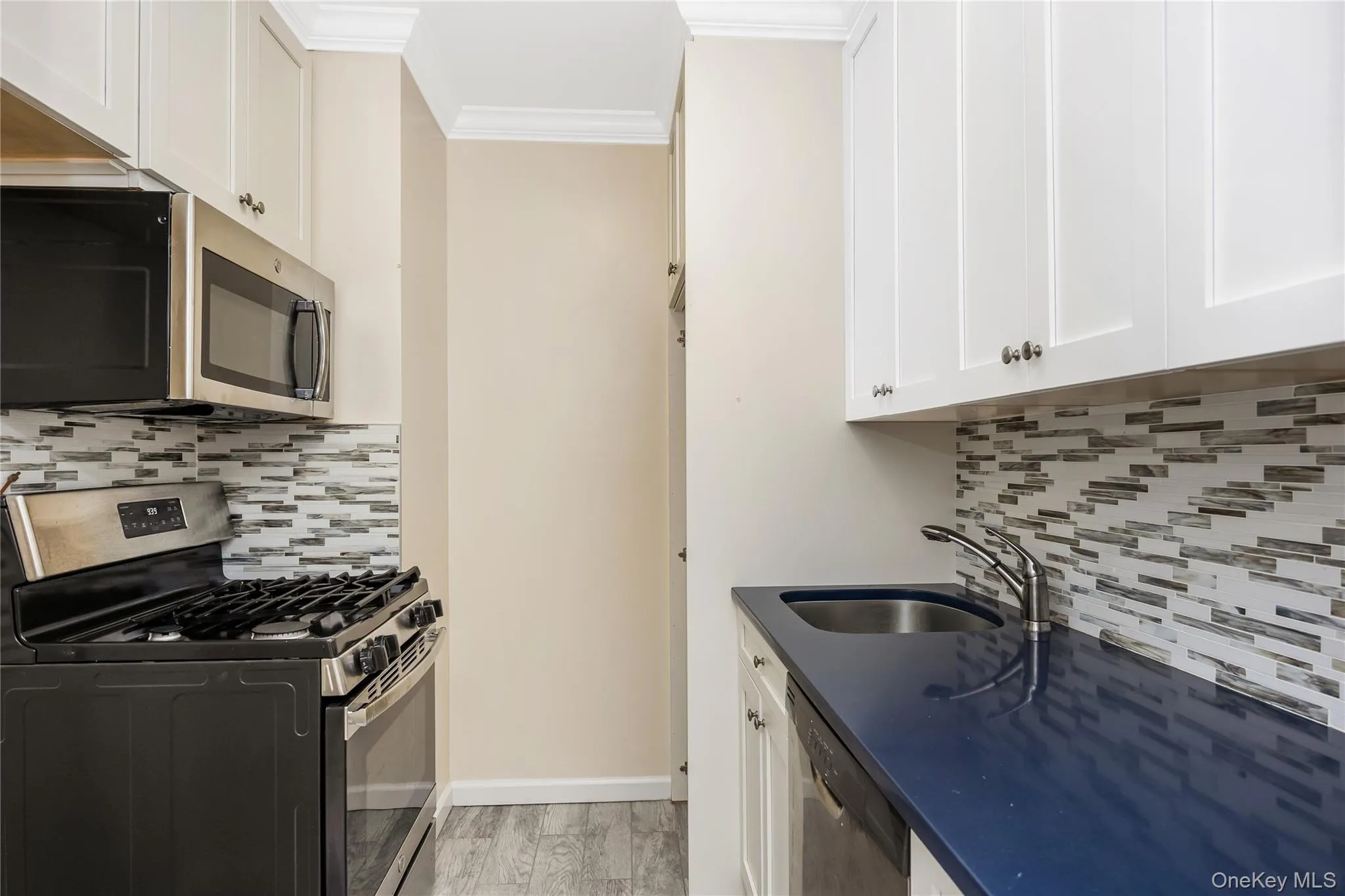 269-10 Grand Central Parkway, New York, NY, 2 Rooms Rooms,1 BathroomBathrooms,Residential,For Rent,Grand Central,0,1053847 269-10 Grand Central Parkway, New York, NY, 2 Rooms Rooms,1 BathroomBathrooms,Residential,For Rent,Grand Central,0,1053847
