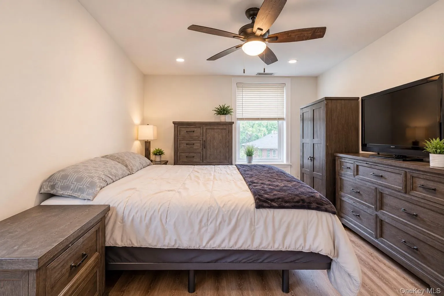 16 Main Street, Hempstead, NY, 1 Bedroom Bedrooms, 4 Rooms Rooms,1 BathroomBathrooms,Residential,For Rent,Main,0,1053859 16 Main Street, Hempstead, NY, 1 Bedroom Bedrooms, 4 Rooms Rooms,1 BathroomBathrooms,Residential,For Rent,Main,0,1053859