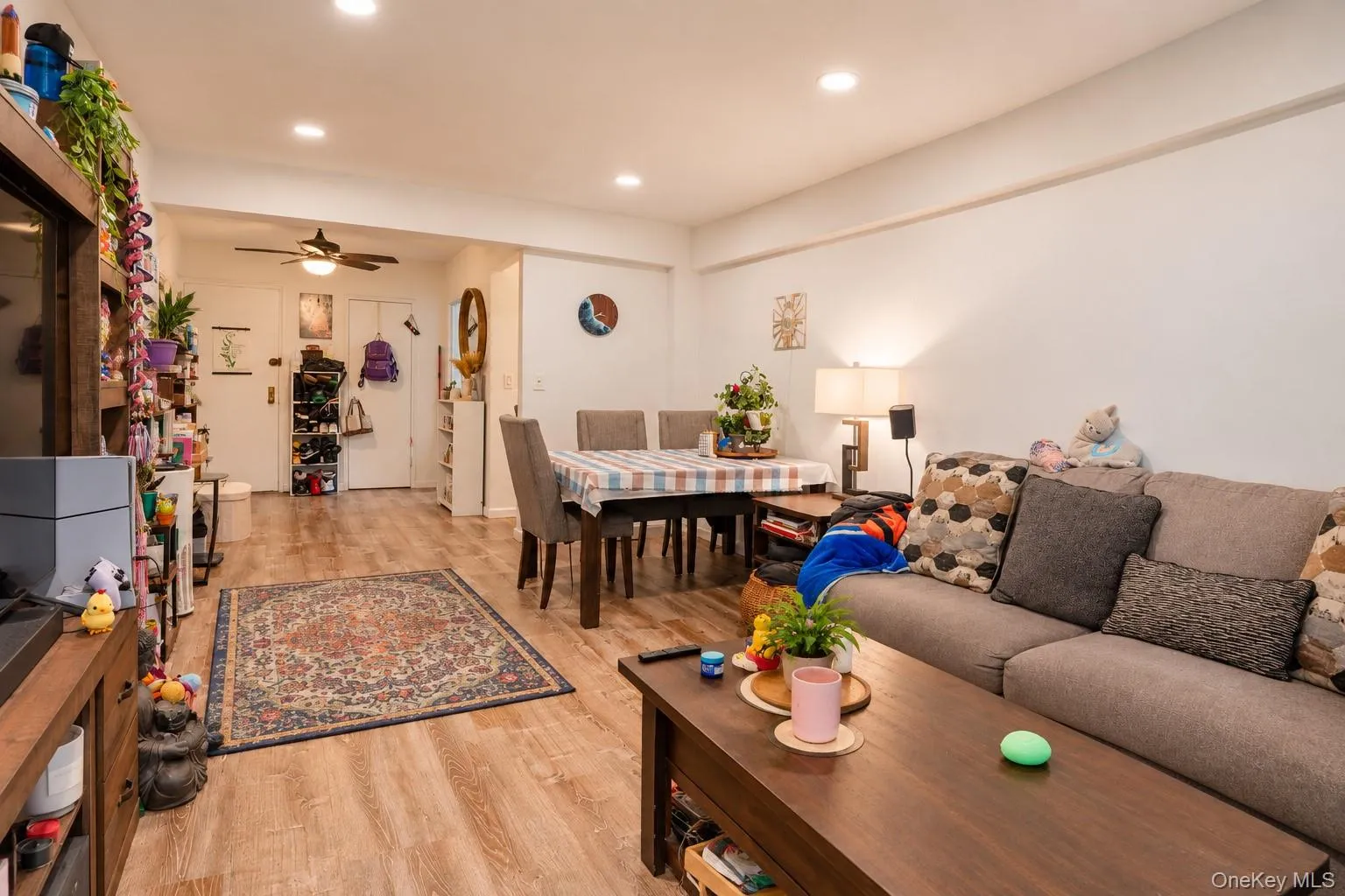 16 Main Street, Hempstead, NY, 1 Bedroom Bedrooms, 4 Rooms Rooms,1 BathroomBathrooms,Residential,For Rent,Main,0,1053859 16 Main Street, Hempstead, NY, 1 Bedroom Bedrooms, 4 Rooms Rooms,1 BathroomBathrooms,Residential,For Rent,Main,0,1053859
