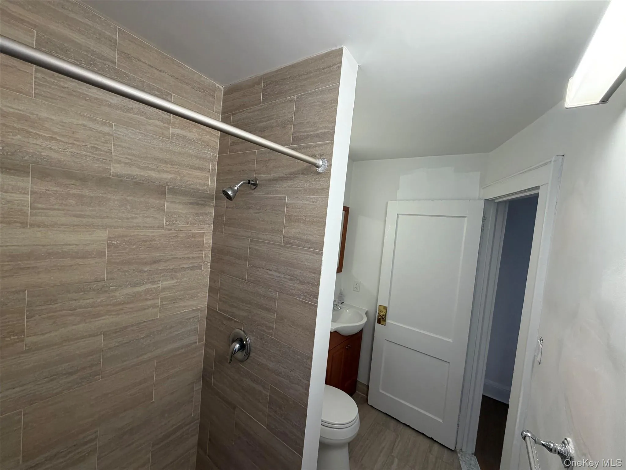 180 B Atlantic Ave, Hempstead, NY, 1 Bedroom Bedrooms, 4 Rooms Rooms,1 BathroomBathrooms,Residential Lease,For Rent,Atlantic Ave,0,1053861 180 B Atlantic Ave, Hempstead, NY, 1 Bedroom Bedrooms, 4 Rooms Rooms,1 BathroomBathrooms,Residential Lease,For Rent,Atlantic Ave,0,1053861