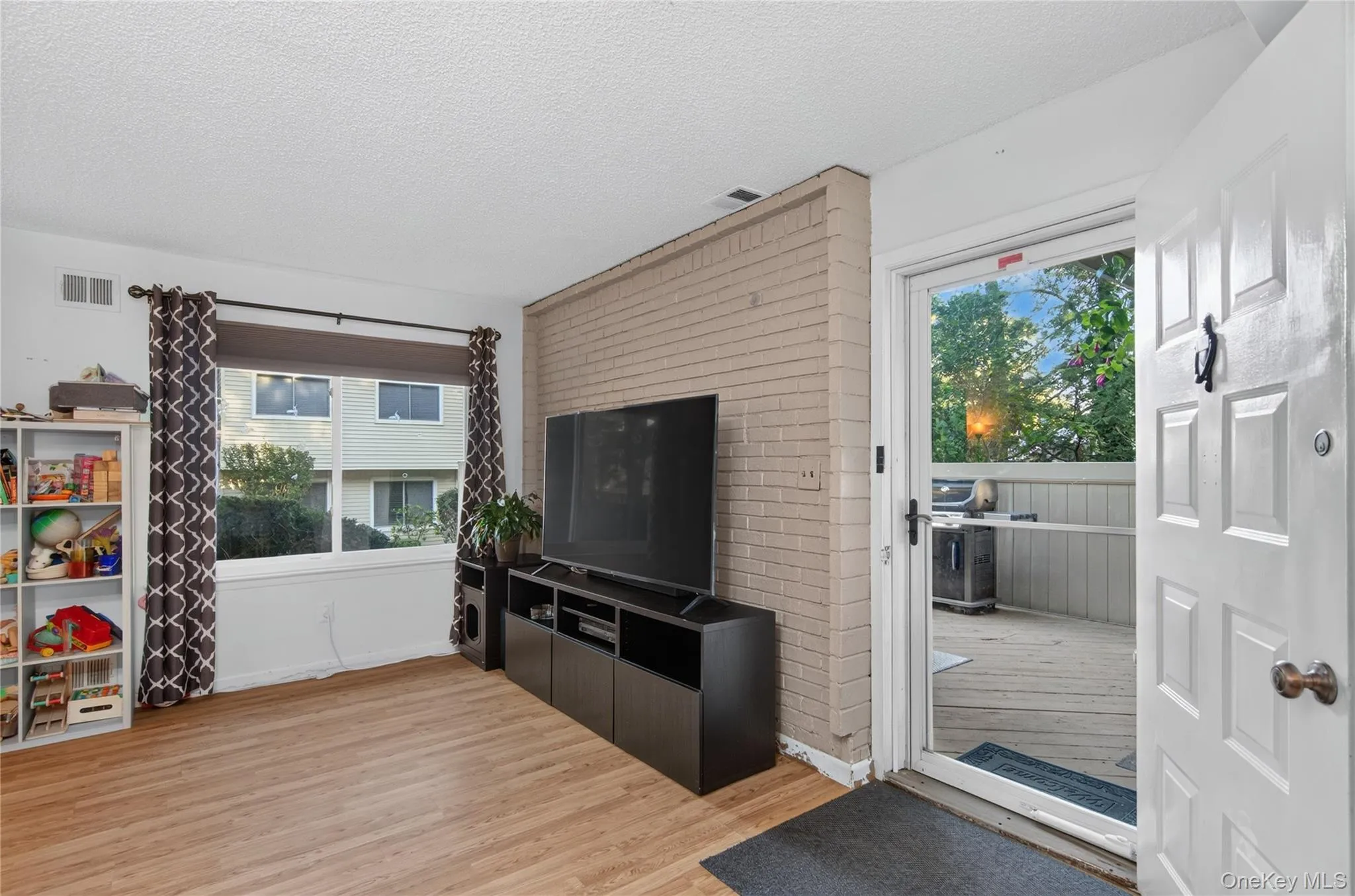 225 Springmeadow Drive, Islip, NY, 3 Bedrooms Bedrooms, 5 Rooms Rooms,1 BathroomBathrooms,Residential,For Rent,Springmeadow,0,1053864 225 Springmeadow Drive, Islip, NY, 3 Bedrooms Bedrooms, 5 Rooms Rooms,1 BathroomBathrooms,Residential,For Rent,Springmeadow,0,1053864