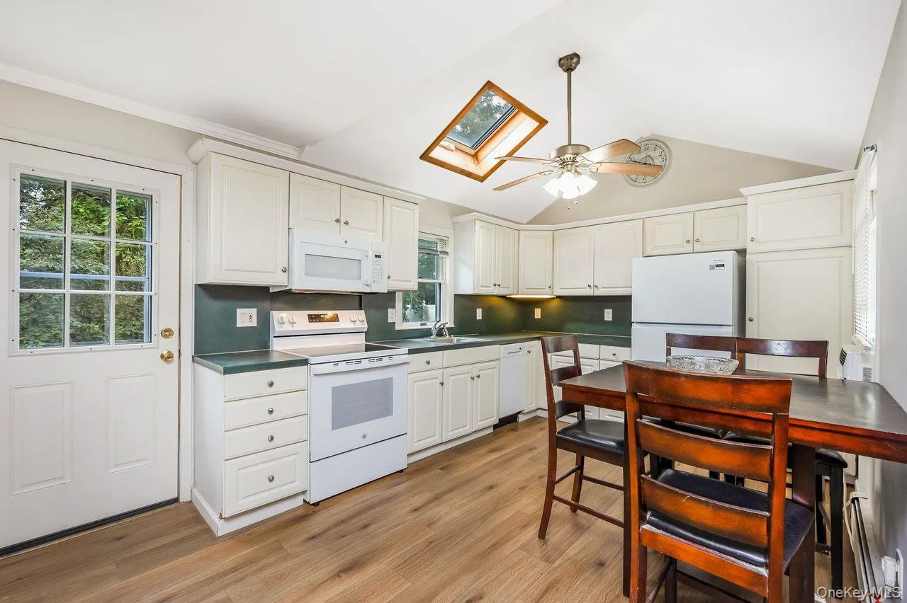 499 Revilo Avenue, Brookhaven, NY, 2 Bedrooms Bedrooms, 5 Rooms Rooms,1 BathroomBathrooms,Residential,For Rent,Revilo,0,1053867 499 Revilo Avenue, Brookhaven, NY, 2 Bedrooms Bedrooms, 5 Rooms Rooms,1 BathroomBathrooms,Residential,For Rent,Revilo,0,1053867