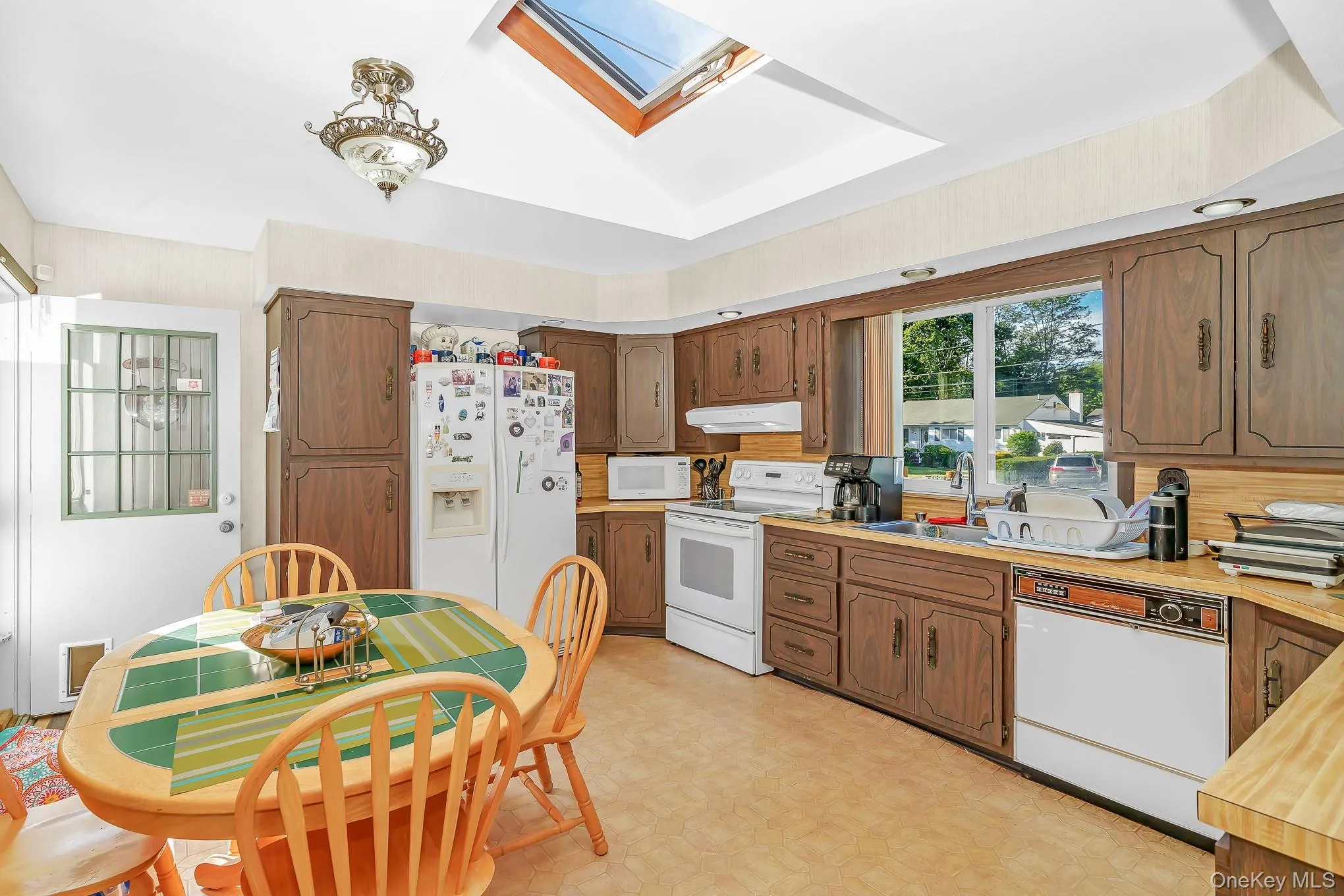 22 Willow Street, Islip, NY, 3 Bedrooms Bedrooms, 7 Rooms Rooms,1 BathroomBathrooms,Residential,For Rent,Willow,0,1053872 22 Willow Street, Islip, NY, 3 Bedrooms Bedrooms, 7 Rooms Rooms,1 BathroomBathrooms,Residential,For Rent,Willow,0,1053872