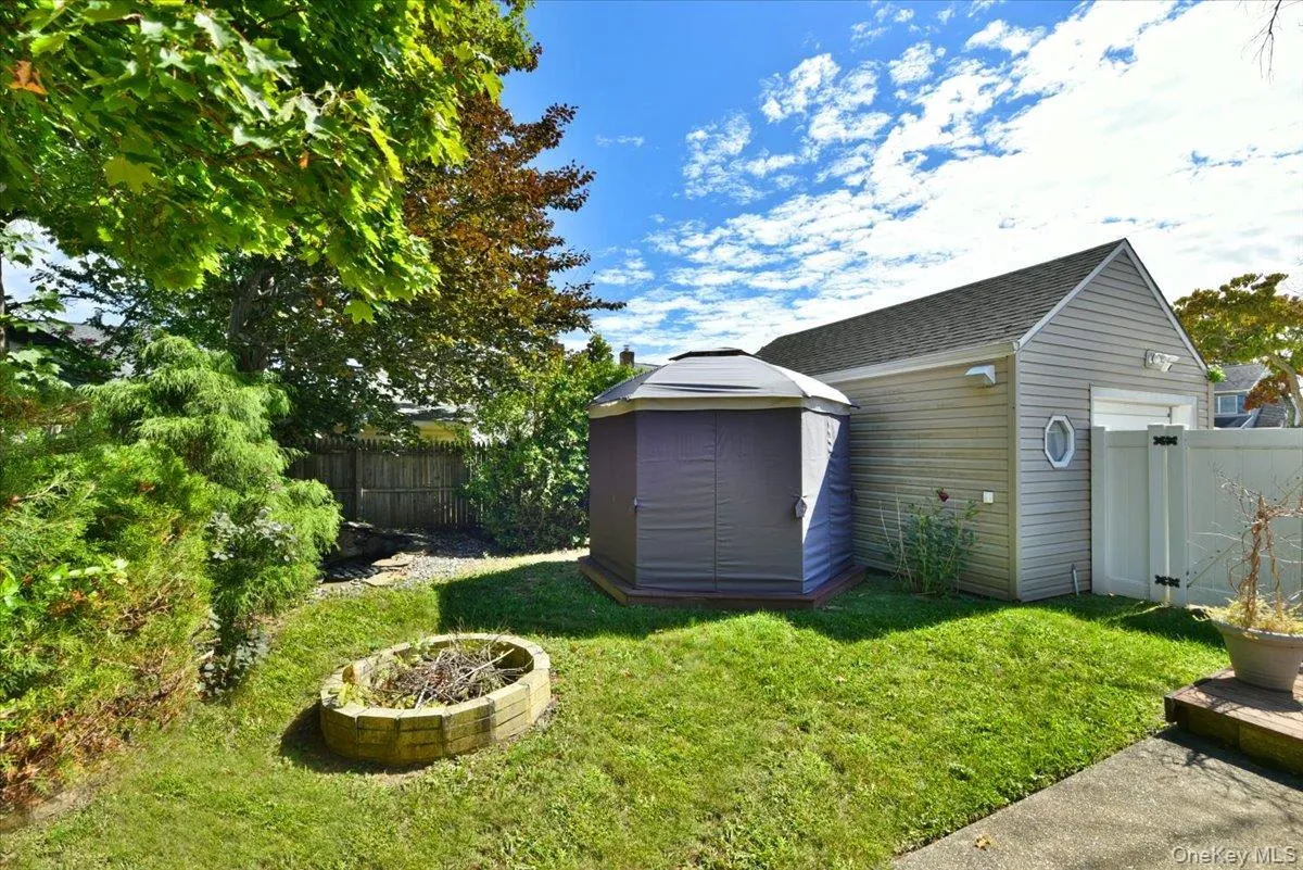 413 Stewart Avenue, Hempstead, NY, 3 Bedrooms Bedrooms, 7 Rooms Rooms,2 BathroomsBathrooms,Residential,For Rent,Stewart,0,1053873 413 Stewart Avenue, Hempstead, NY, 3 Bedrooms Bedrooms, 7 Rooms Rooms,2 BathroomsBathrooms,Residential,For Rent,Stewart,0,1053873