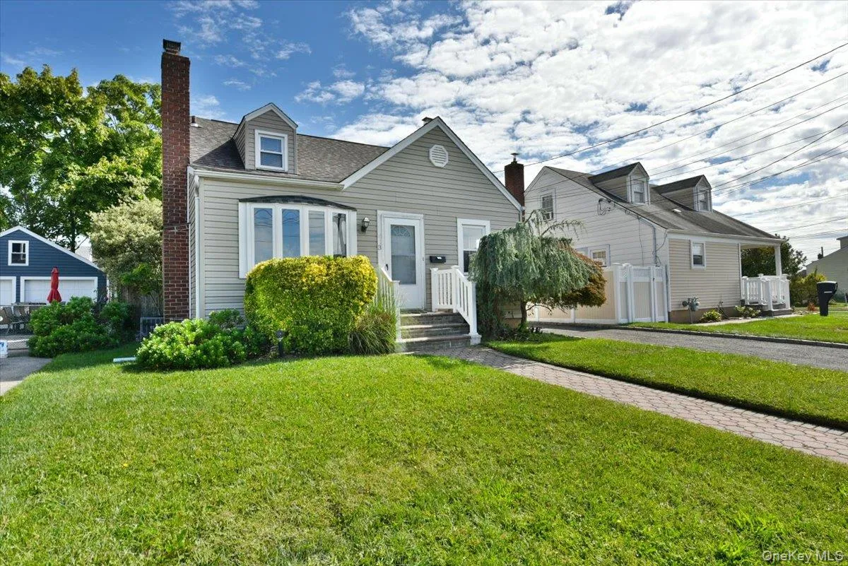 413 Stewart Avenue, Hempstead, NY, 3 Bedrooms Bedrooms, 7 Rooms Rooms,2 BathroomsBathrooms,Residential,For Rent,Stewart,0,1053873 413 Stewart Avenue, Hempstead, NY, 3 Bedrooms Bedrooms, 7 Rooms Rooms,2 BathroomsBathrooms,Residential,For Rent,Stewart,0,1053873