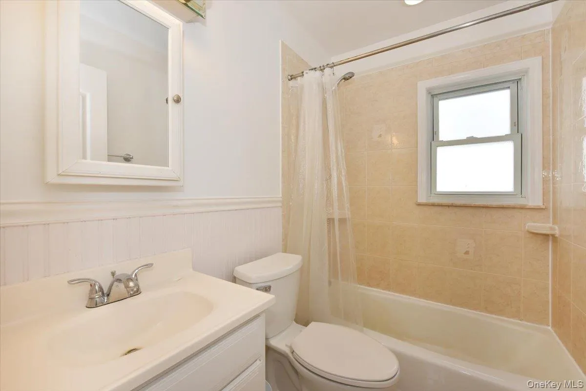 413 Stewart Avenue, Hempstead, NY, 3 Bedrooms Bedrooms, 7 Rooms Rooms,2 BathroomsBathrooms,Residential,For Rent,Stewart,0,1053873 413 Stewart Avenue, Hempstead, NY, 3 Bedrooms Bedrooms, 7 Rooms Rooms,2 BathroomsBathrooms,Residential,For Rent,Stewart,0,1053873