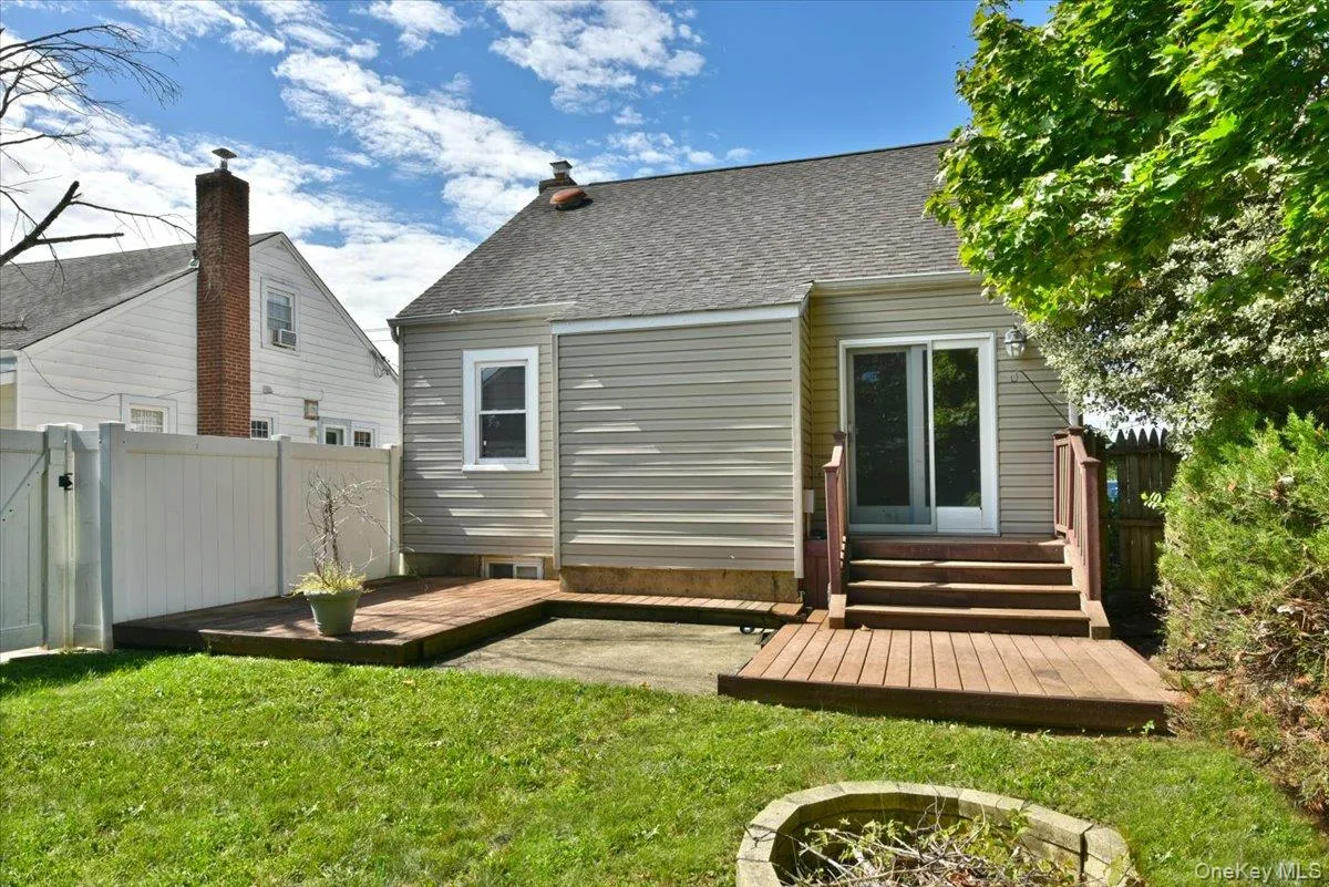 413 Stewart Avenue, Hempstead, NY, 3 Bedrooms Bedrooms, 7 Rooms Rooms,2 BathroomsBathrooms,Residential,For Rent,Stewart,0,1053873 413 Stewart Avenue, Hempstead, NY, 3 Bedrooms Bedrooms, 7 Rooms Rooms,2 BathroomsBathrooms,Residential,For Rent,Stewart,0,1053873