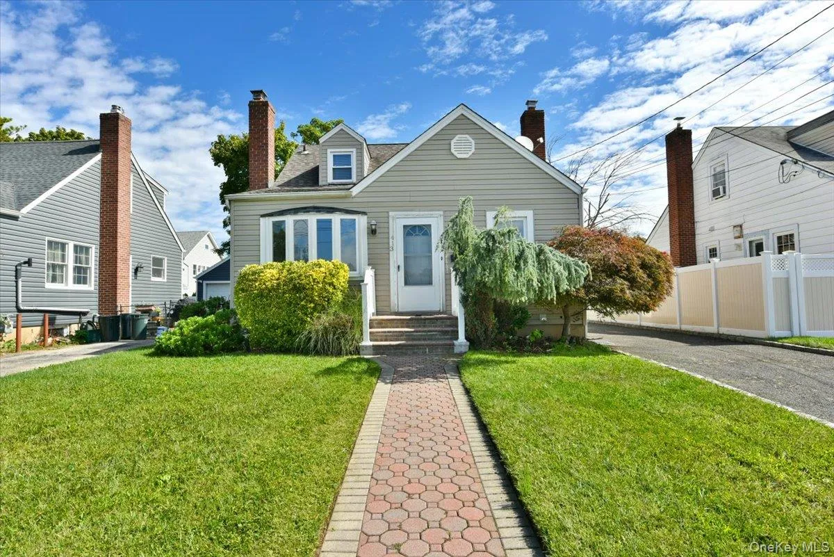 413 Stewart Avenue, Hempstead, NY, 3 Bedrooms Bedrooms, 7 Rooms Rooms,2 BathroomsBathrooms,Residential,For Rent,Stewart,0,1053873 413 Stewart Avenue, Hempstead, NY, 3 Bedrooms Bedrooms, 7 Rooms Rooms,2 BathroomsBathrooms,Residential,For Rent,Stewart,0,1053873