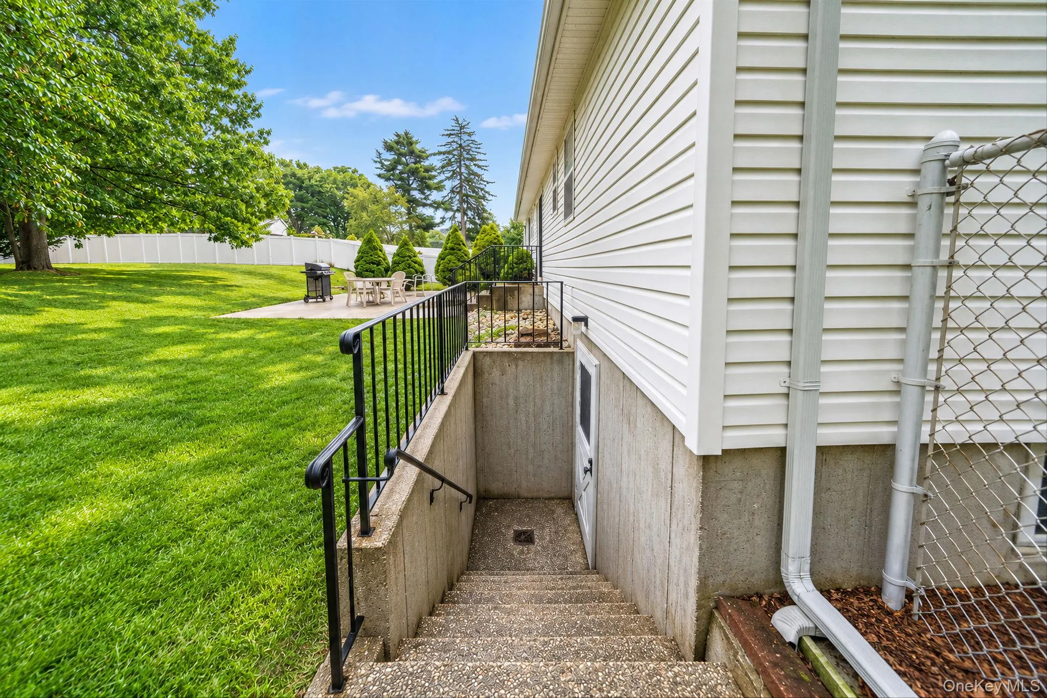 23 School Street, Brookhaven, NY, 3 Bedrooms Bedrooms, 6 Rooms Rooms,3 BathroomsBathrooms,Residential,For Rent,School,0,1053875 23 School Street, Brookhaven, NY, 3 Bedrooms Bedrooms, 6 Rooms Rooms,3 BathroomsBathrooms,Residential,For Rent,School,0,1053875