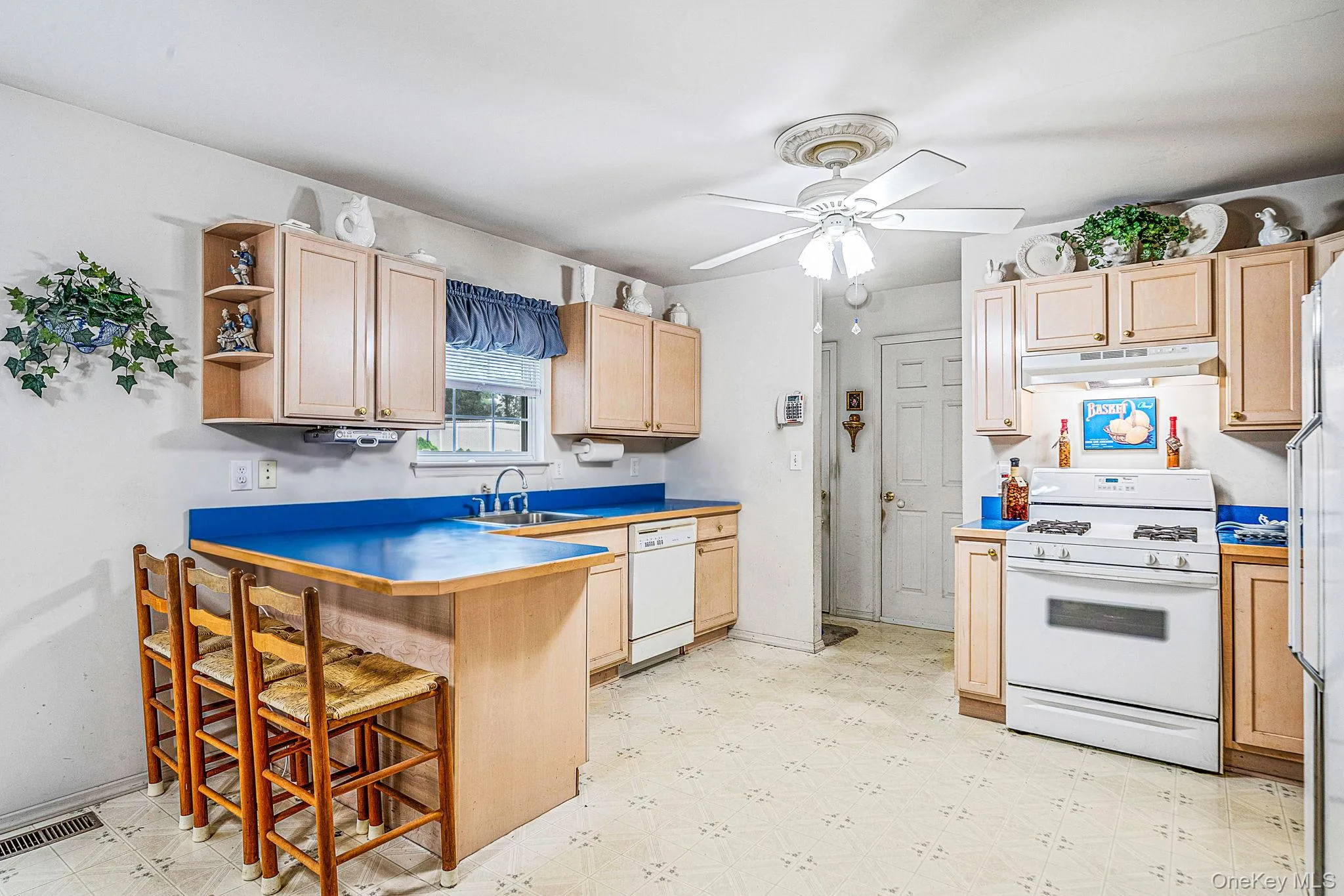 23 School Street, Brookhaven, NY, 3 Bedrooms Bedrooms, 6 Rooms Rooms,3 BathroomsBathrooms,Residential,For Rent,School,0,1053875 23 School Street, Brookhaven, NY, 3 Bedrooms Bedrooms, 6 Rooms Rooms,3 BathroomsBathrooms,Residential,For Rent,School,0,1053875