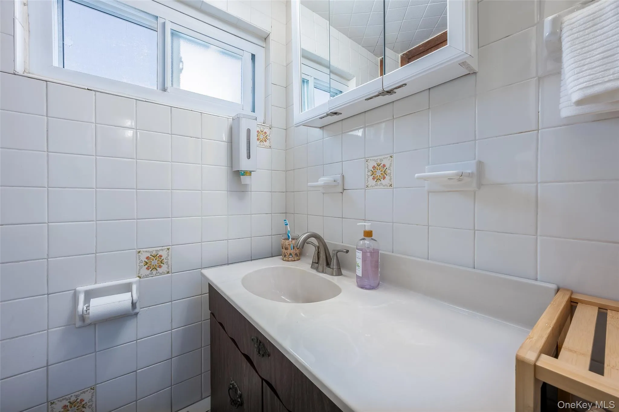 2 Dean Street, Oyster Bay, NY, 3 Bedrooms Bedrooms, 5 Rooms Rooms,1 BathroomBathrooms,Residential,For Rent,Dean,0,1053882 2 Dean Street, Oyster Bay, NY, 3 Bedrooms Bedrooms, 5 Rooms Rooms,1 BathroomBathrooms,Residential,For Rent,Dean,0,1053882