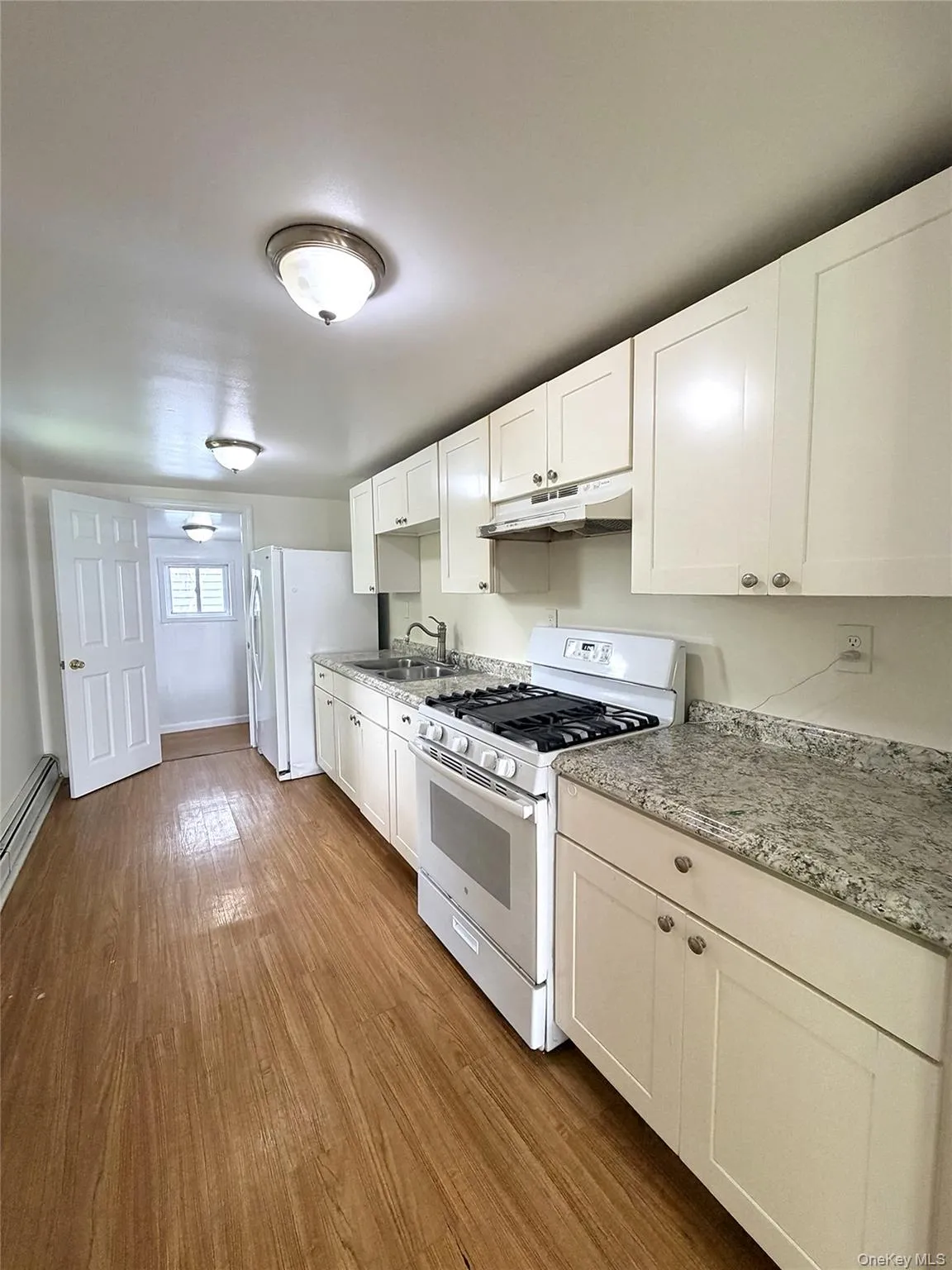 The very functional kitchen offers plenty of counter space. and matching Refrigerator and Oven/Range. The very functional kitchen offers plenty of counter space. and matching Refrigerator and Oven/Range.